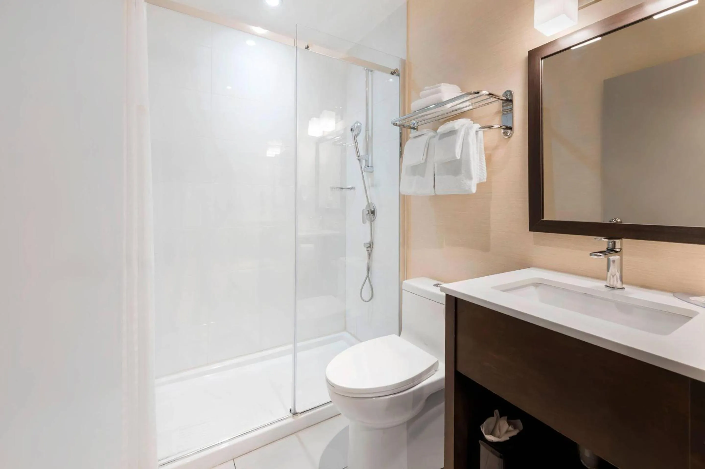 Bedroom in Quality Inn Centre-Ville