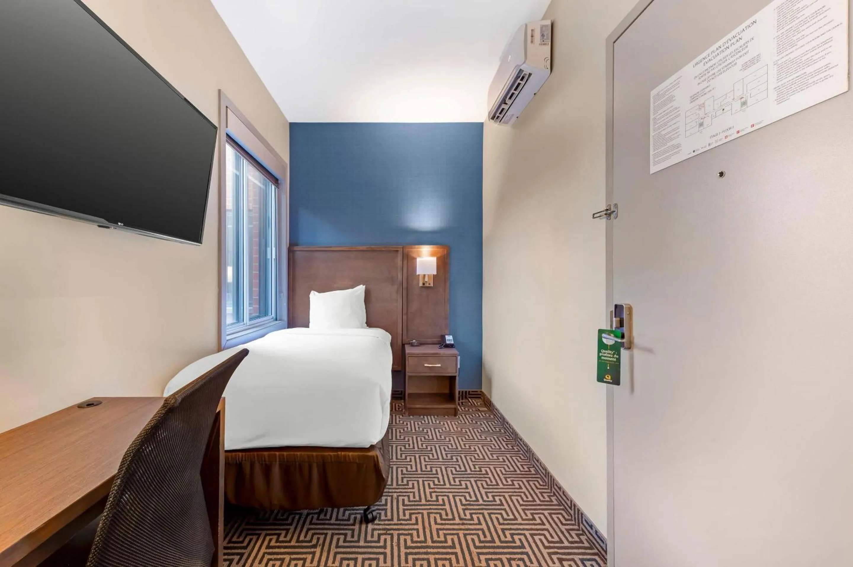 Bedroom, Bed in Quality Inn Centre-Ville