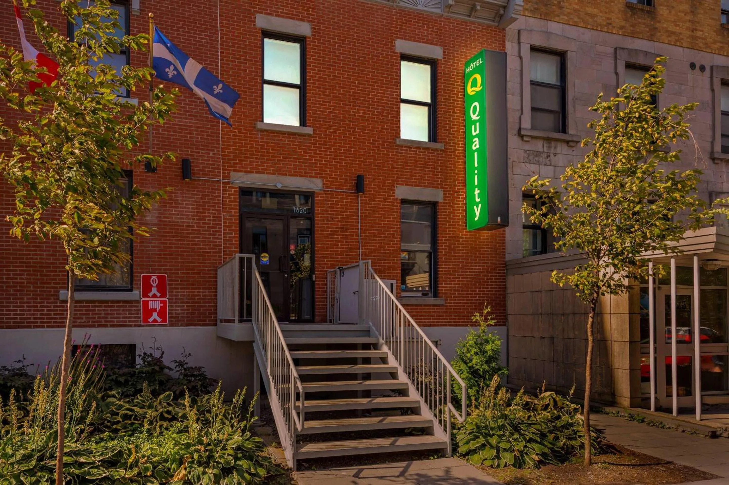 Property building in Quality Inn Centre-Ville