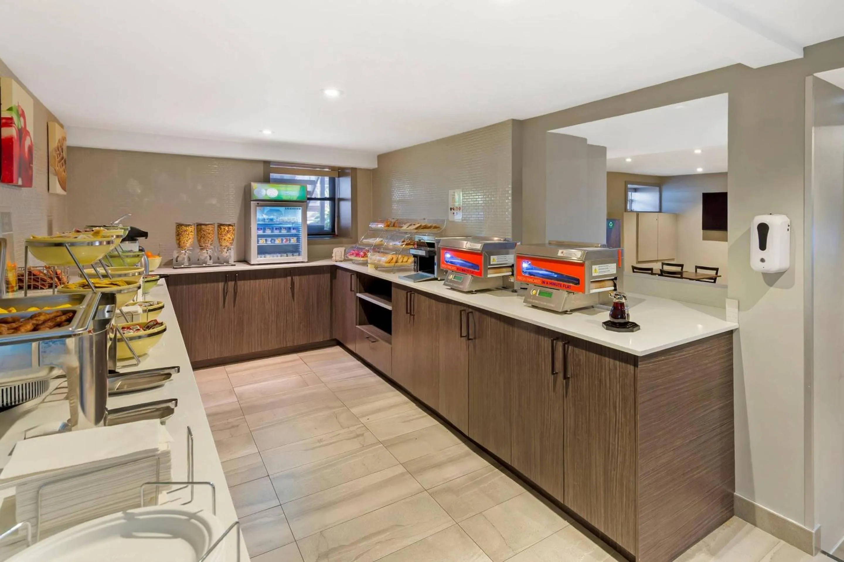 Breakfast in Quality Inn Centre-Ville