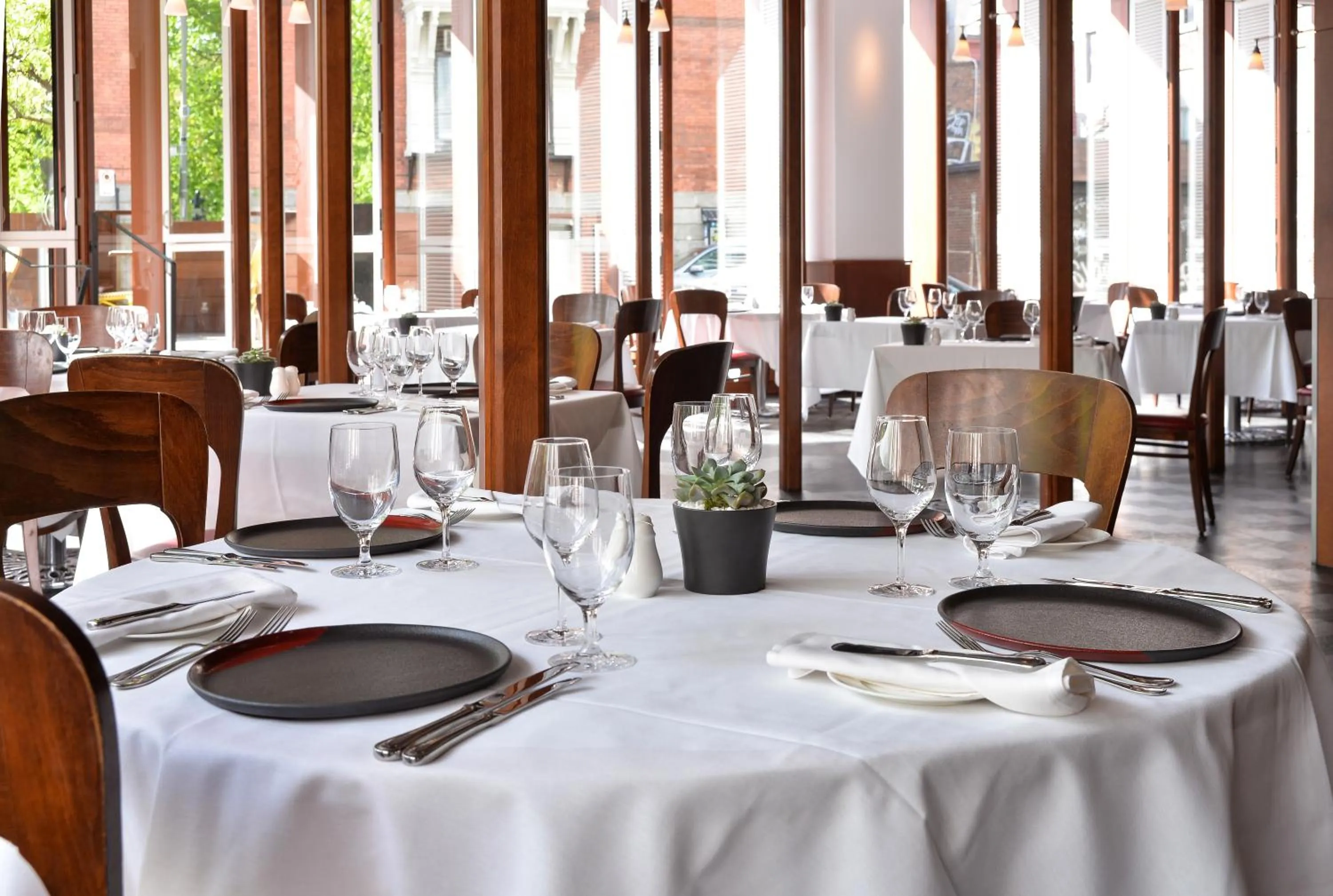 Restaurant/places to eat in Hôtel de l'ITHQ