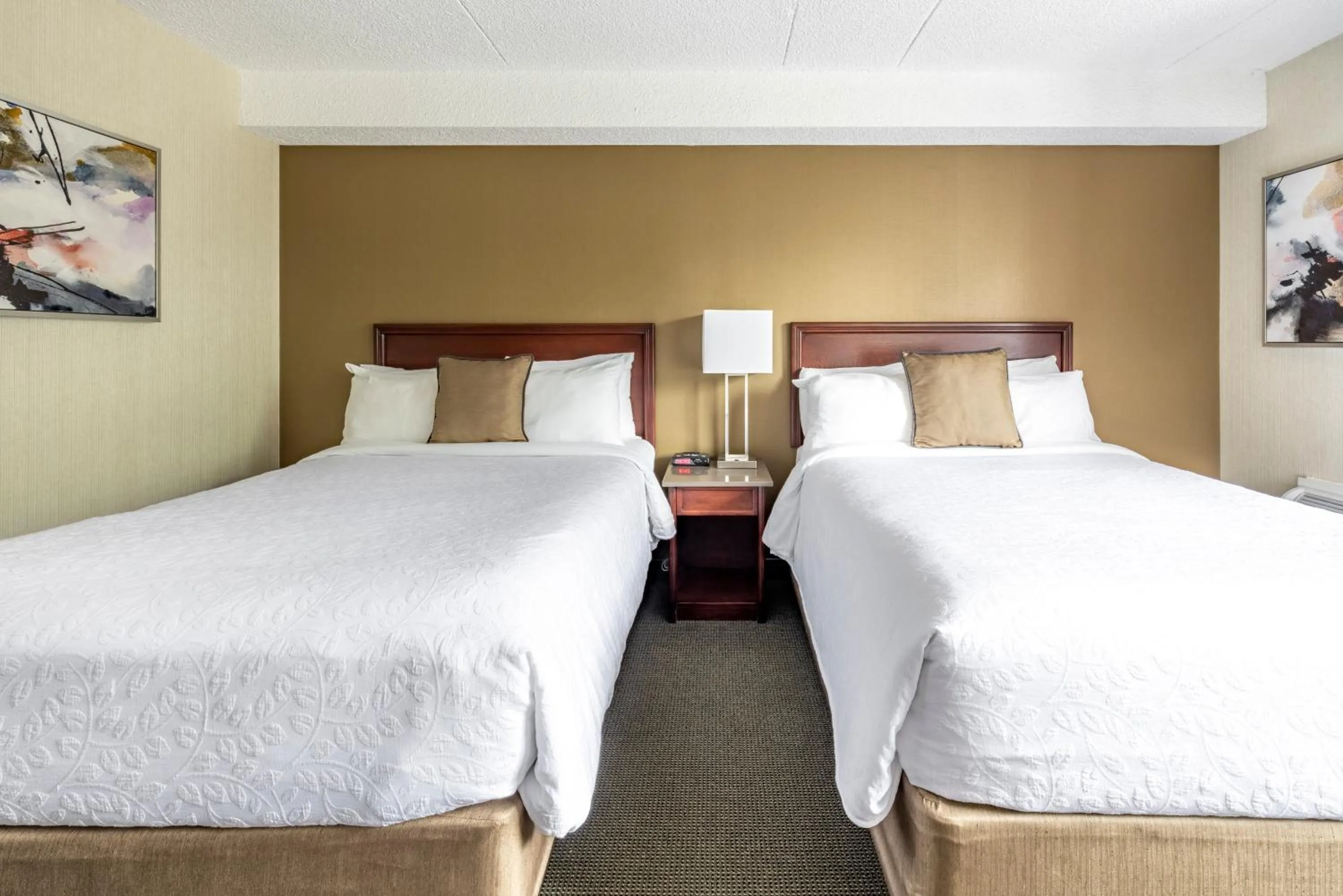 Bed in Hôtel WelcomInns