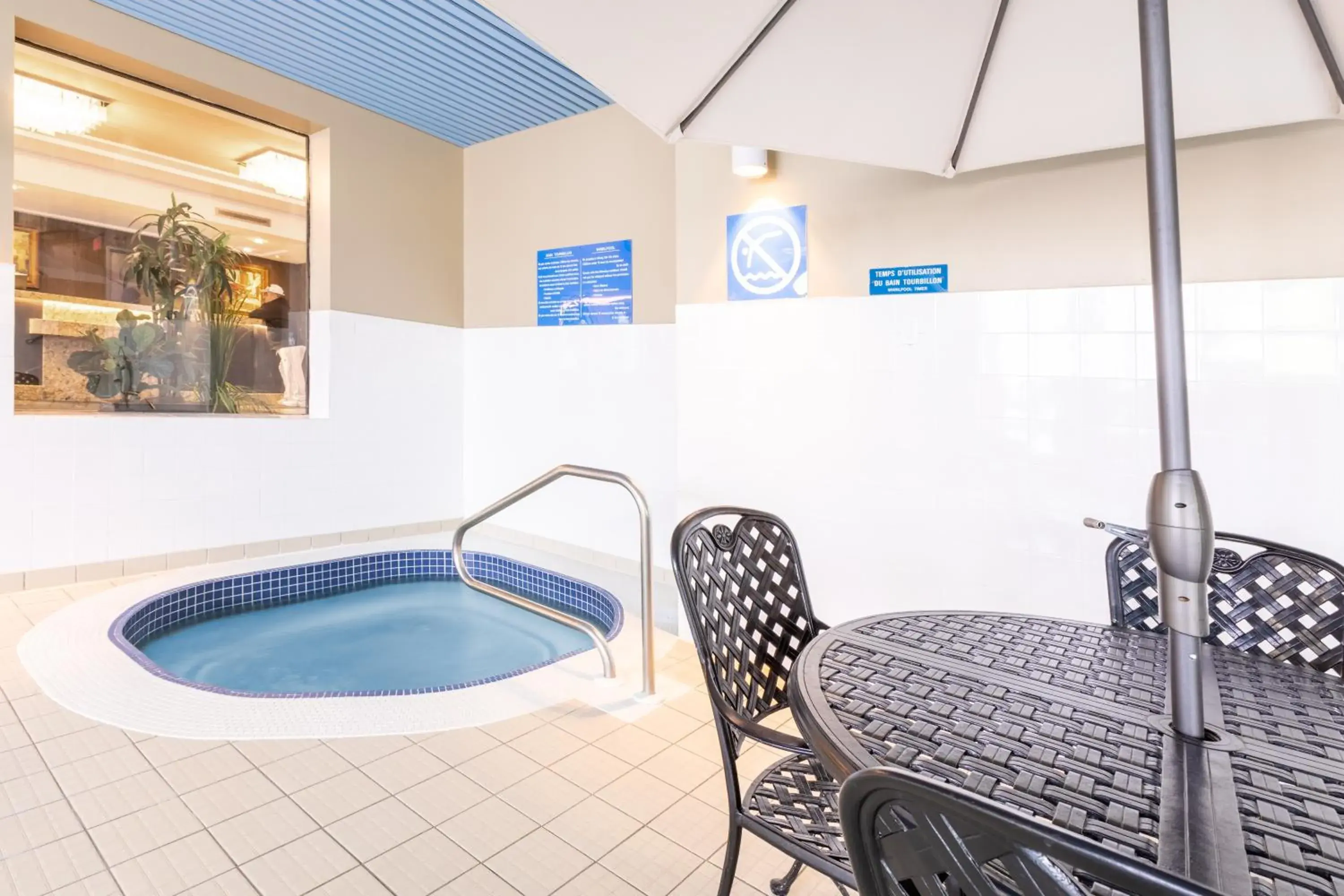 Swimming pool in Hôtel WelcomInns Swimming pool in Hôtel WelcomInns