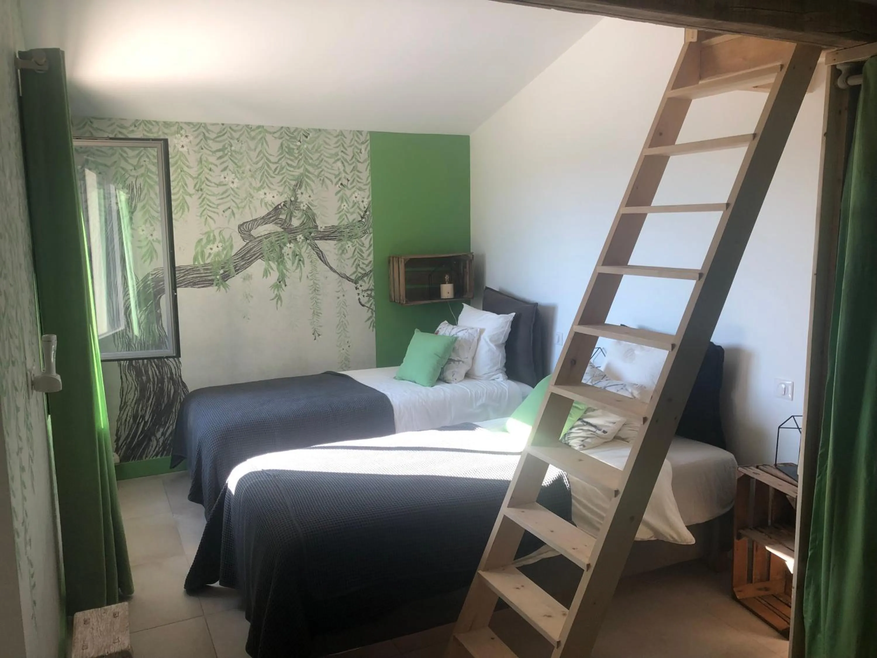 Photo of the whole room in la Tour Carrée