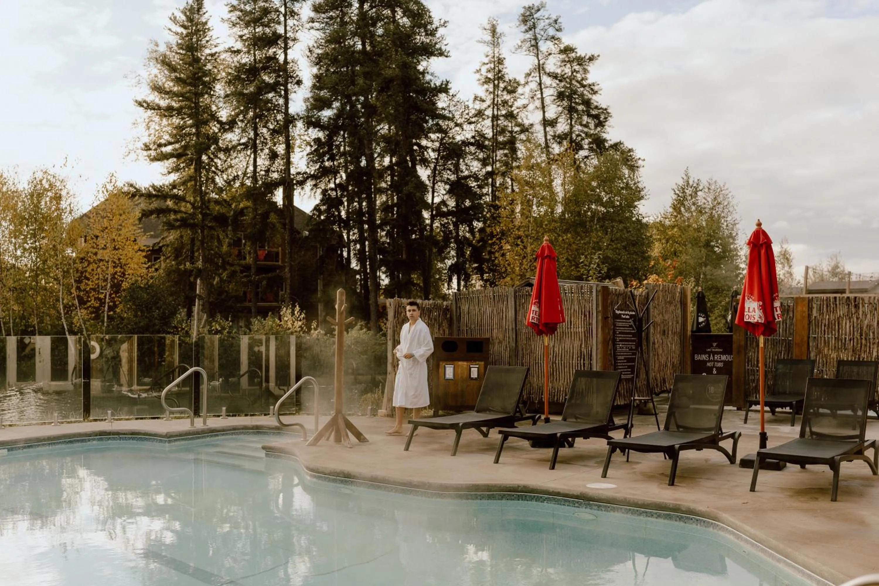 Swimming pool in Auberge du Lac Taureau et Condos