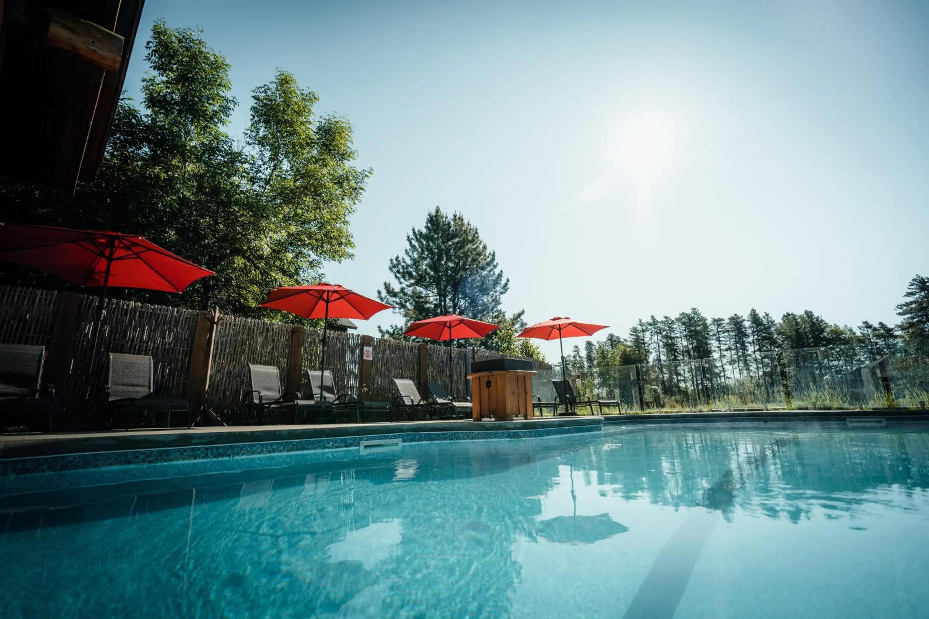 Swimming pool in Auberge du Lac Taureau et Condos