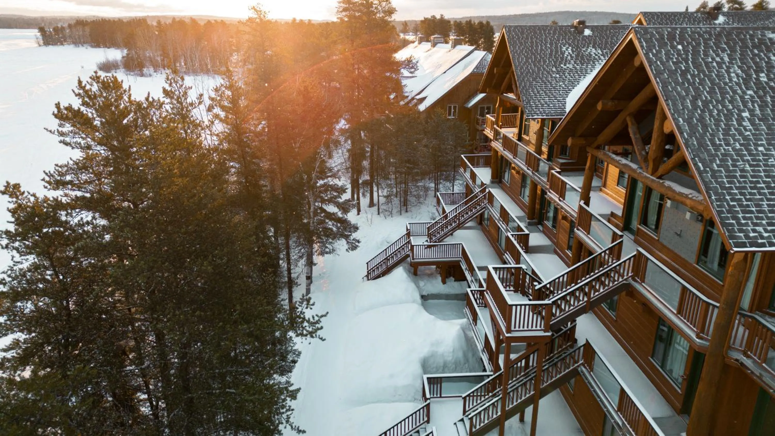 Property building in Auberge du Lac Taureau et Condos