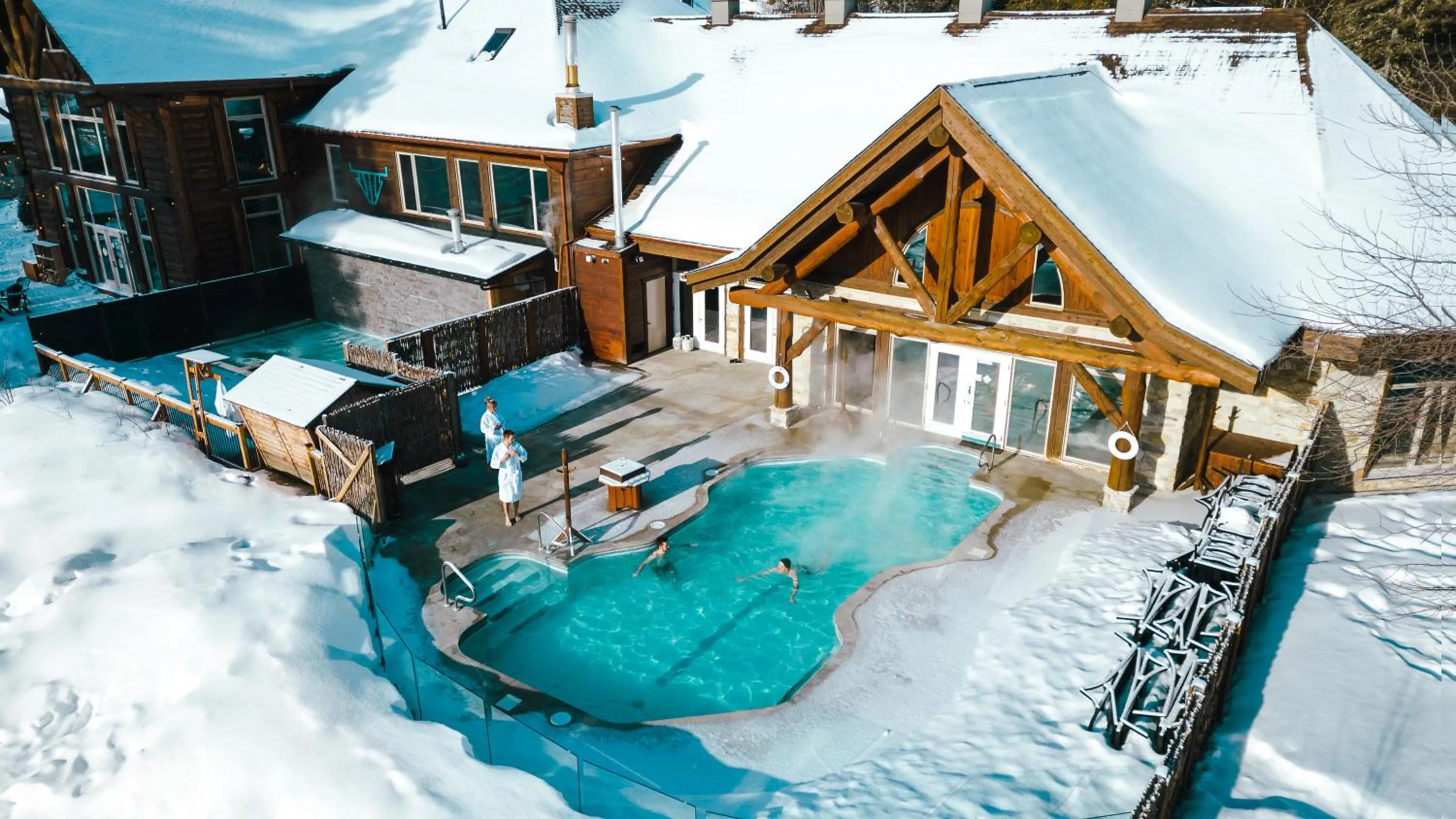 Swimming pool in Auberge du Lac Taureau et Condos