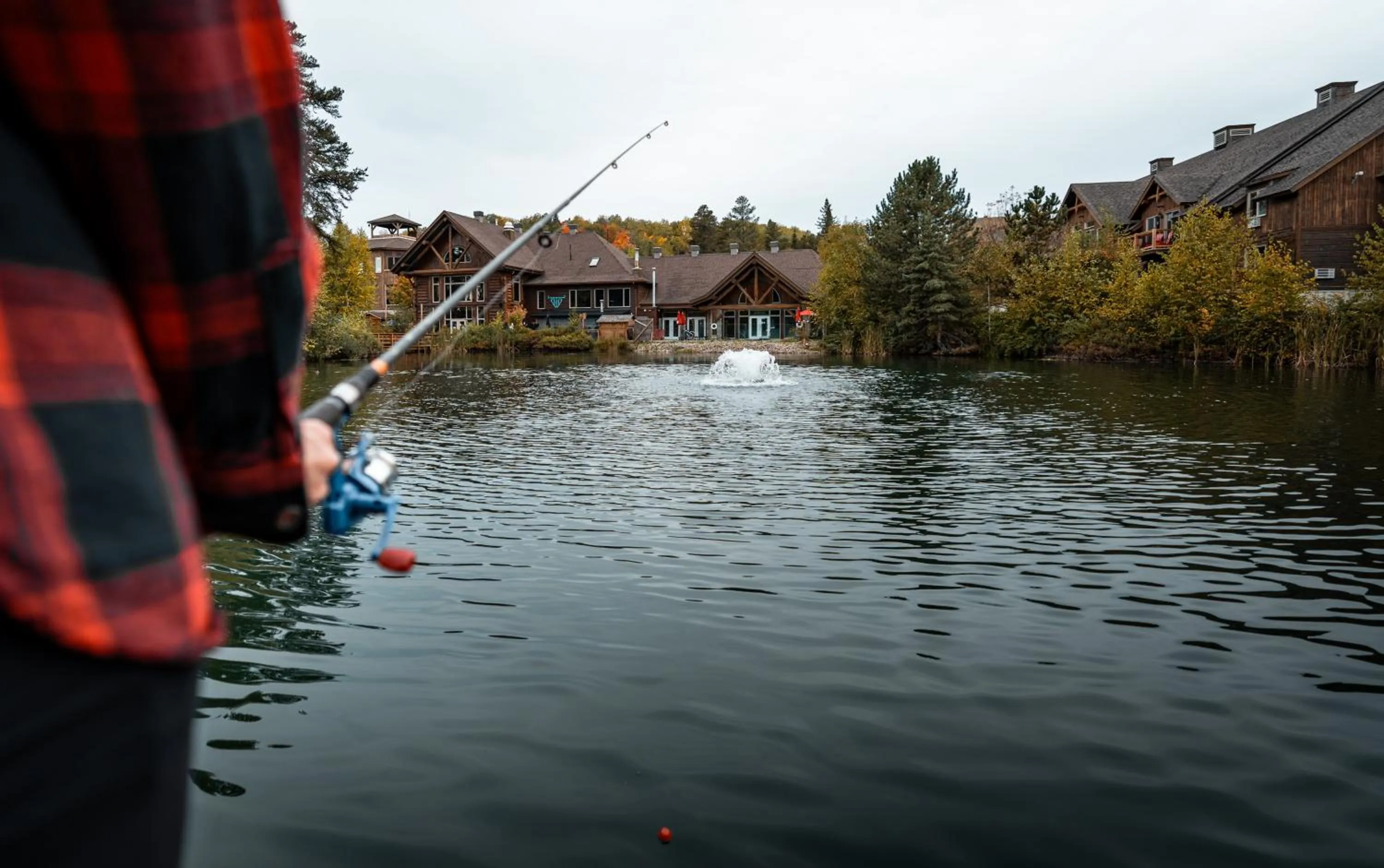 Fishing in Auberge du Lac Taureau et Condos