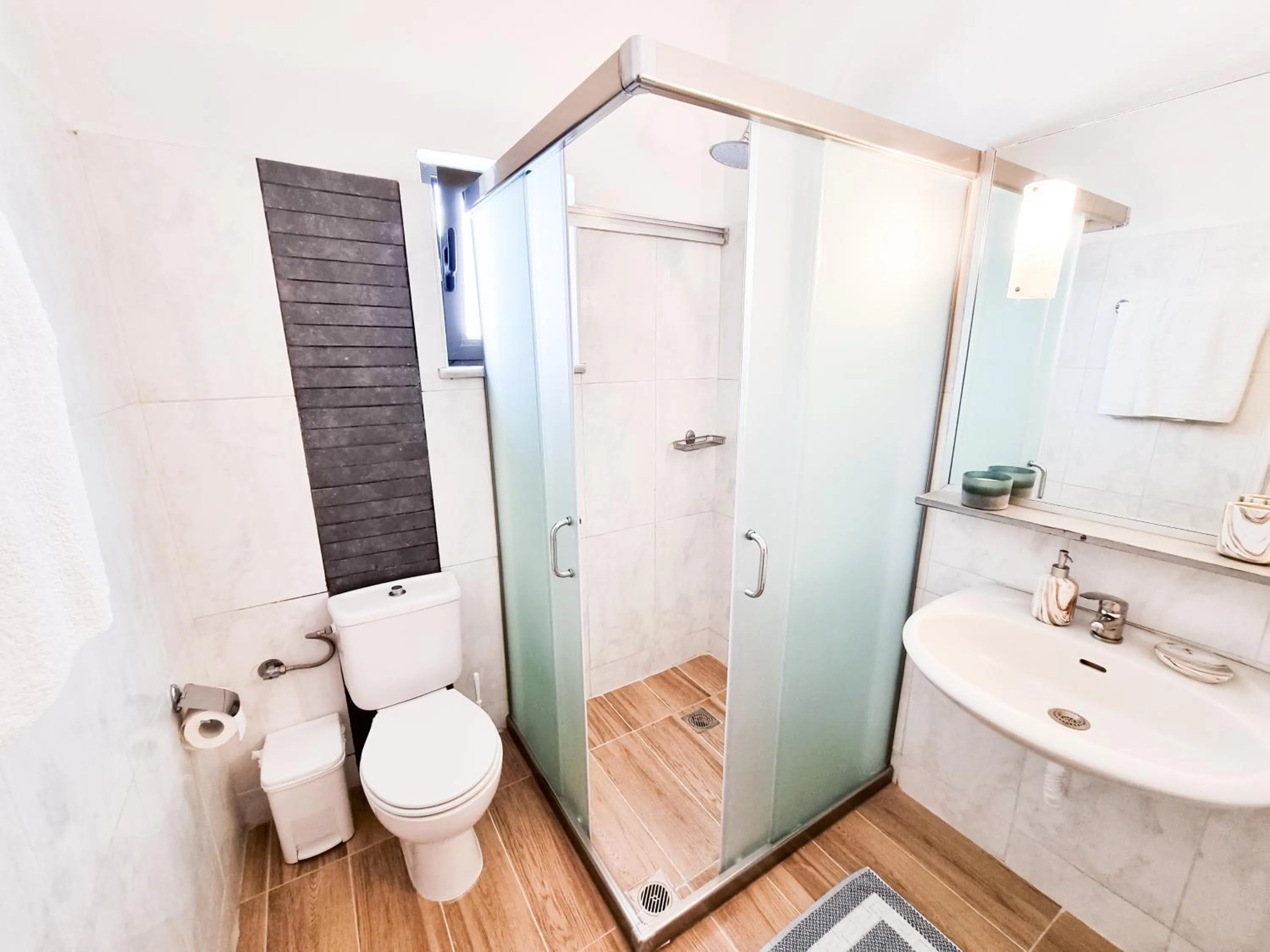 Shower in Penélope Hotel