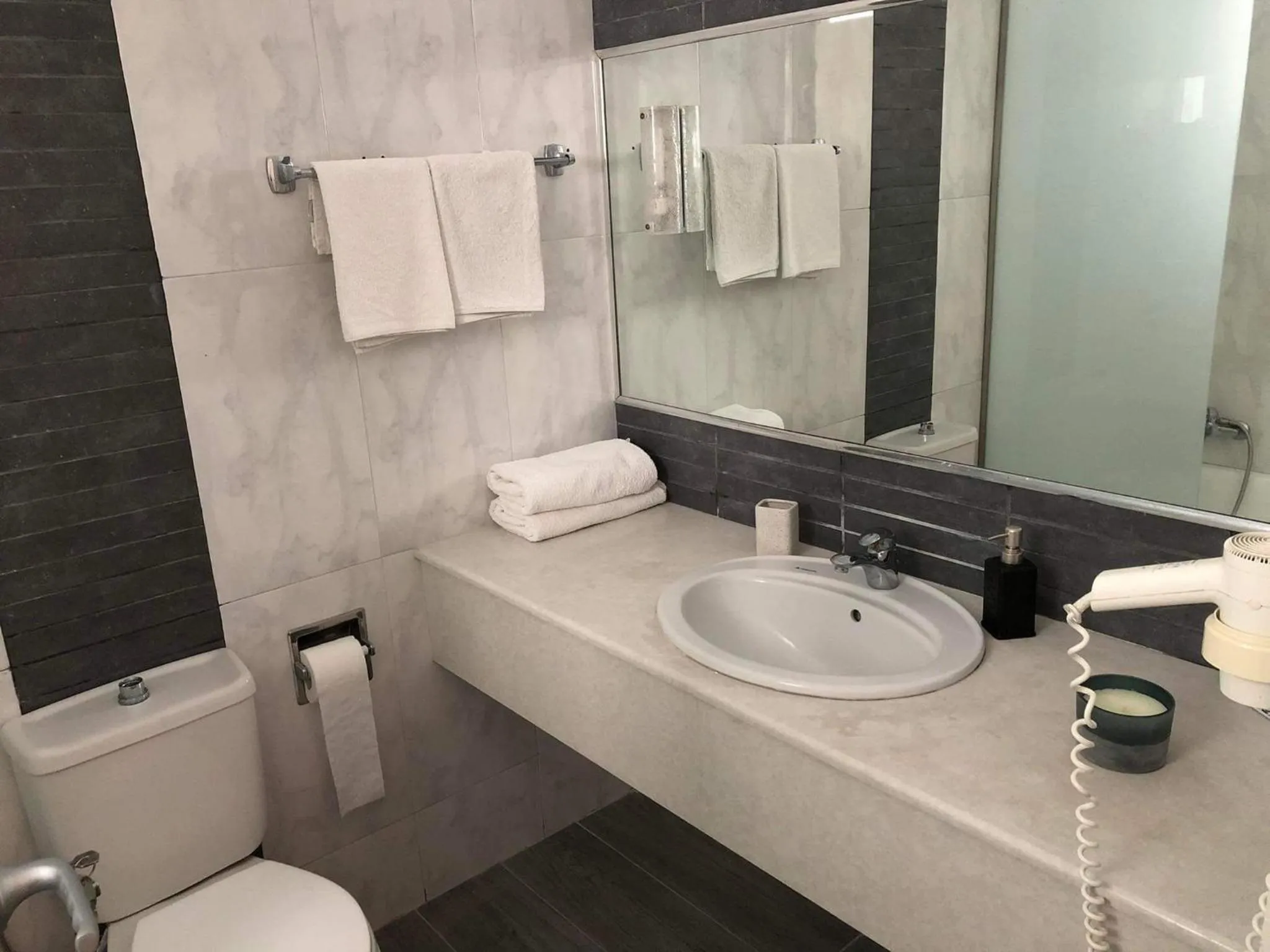 Bathroom in Penélope Hotel