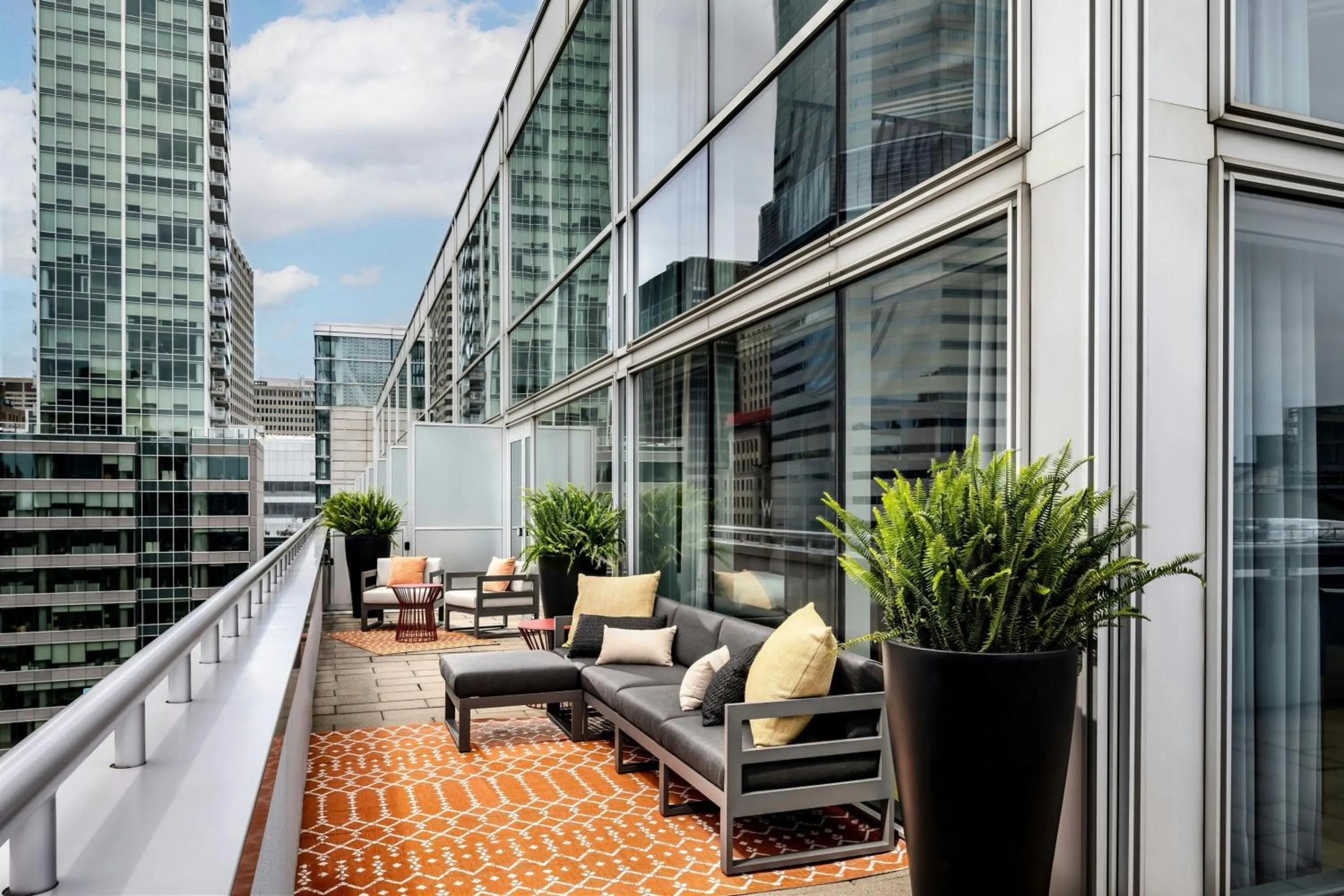 Photo of the whole room in W Montreal