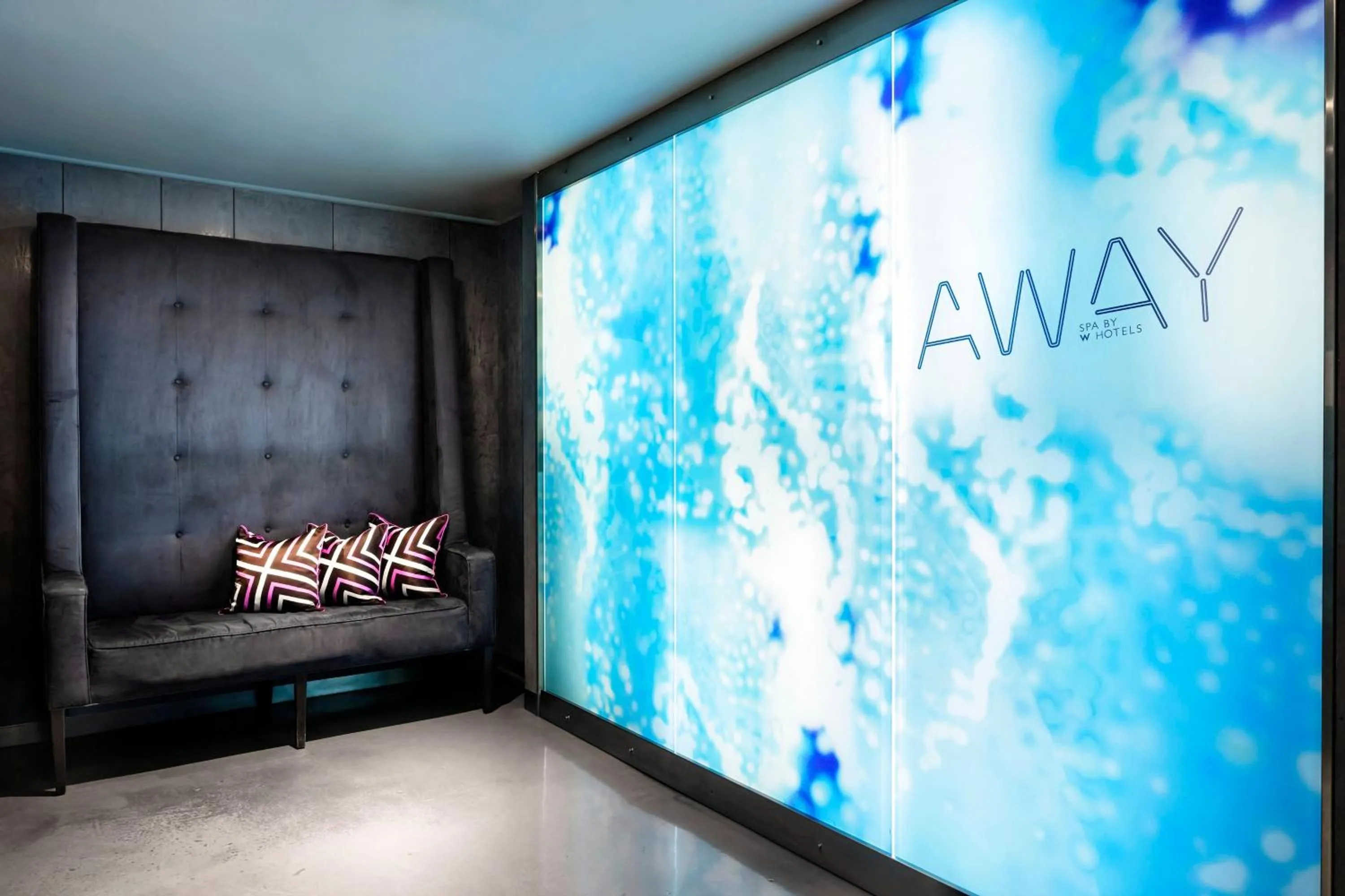 Spa and wellness centre/facilities, Bed in W Montreal