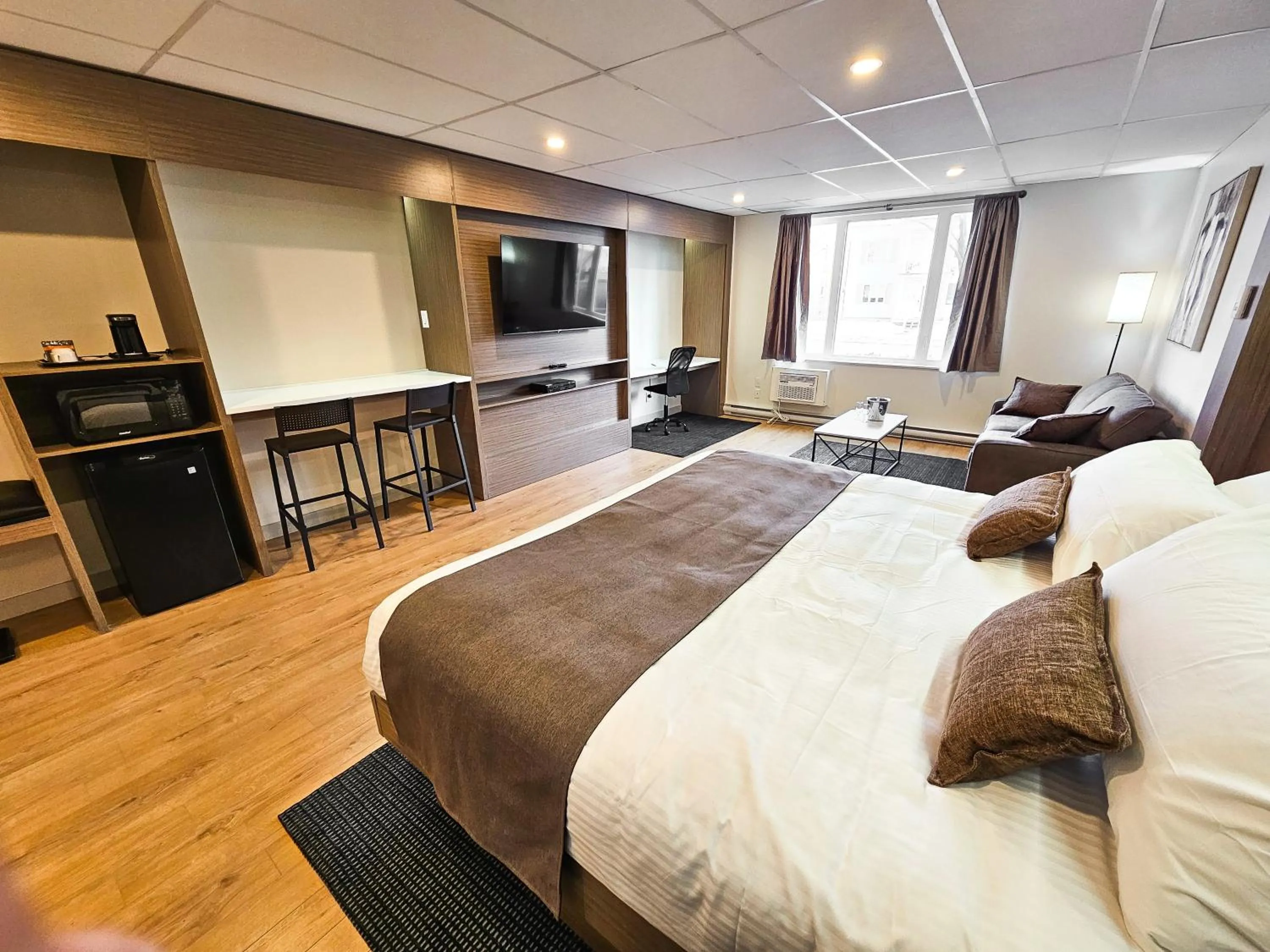 TV and multimedia, Bed in Hotel Le Voyageur