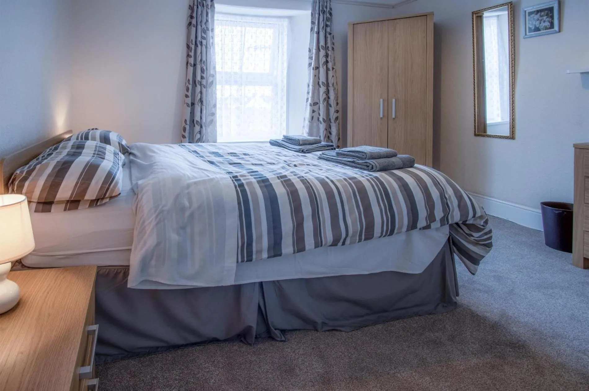 Floor plan, Bed in Dragons Den - 2 Bedroom Apartment - Tenby
