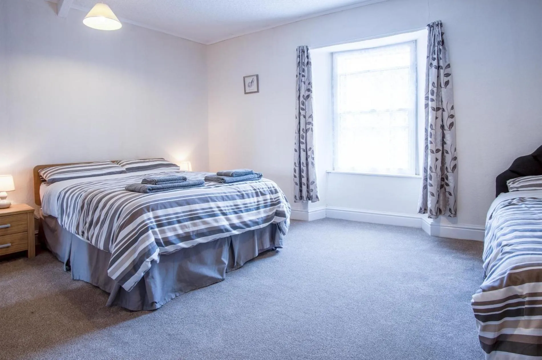 Floor plan, Bed in Dragons Den - 2 Bedroom Apartment - Tenby