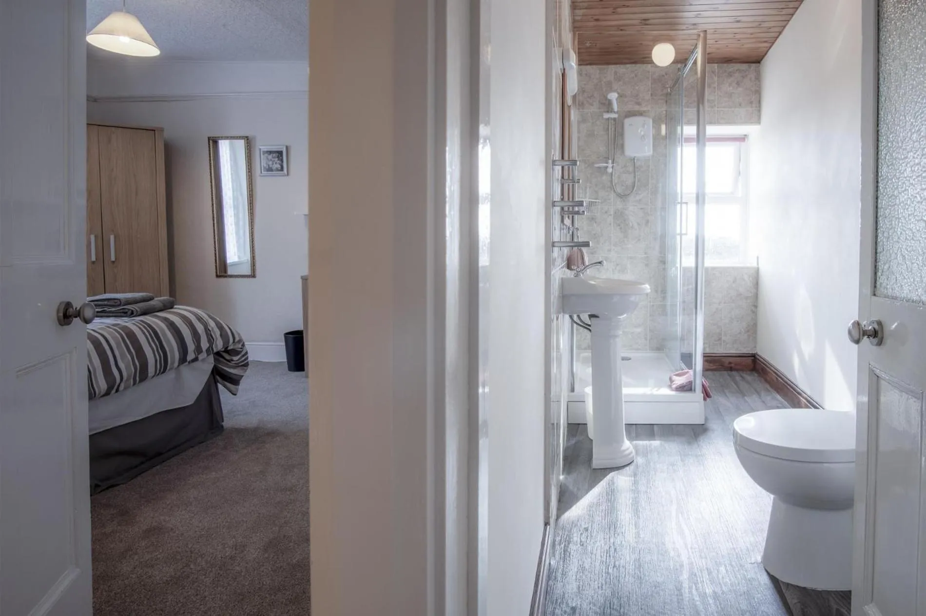Floor plan, Bed in Dragons Den - 2 Bedroom Apartment - Tenby
