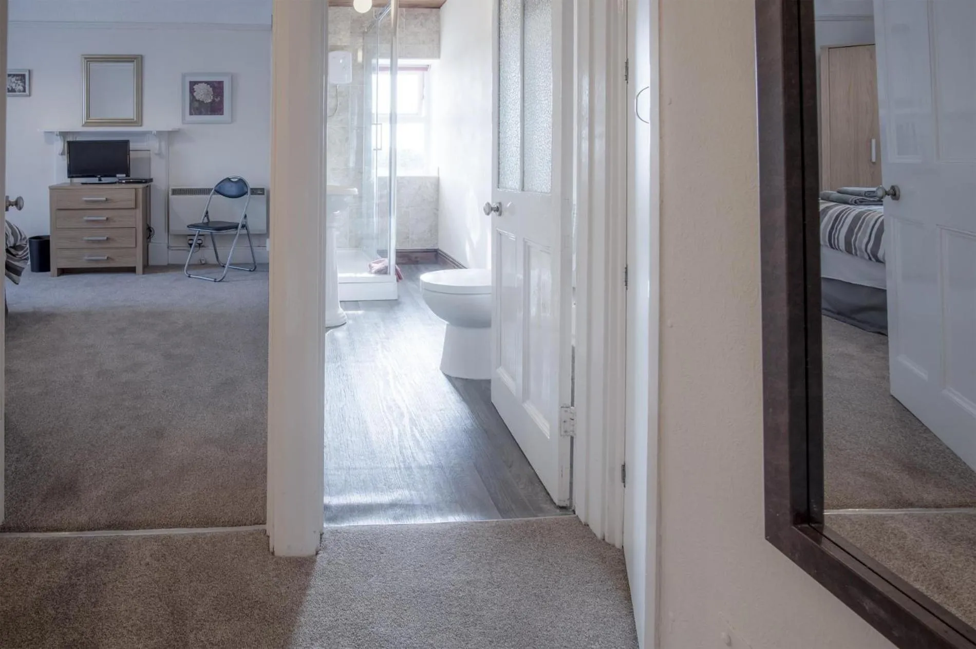 Floor plan, Bed in Dragons Den - 2 Bedroom Apartment - Tenby