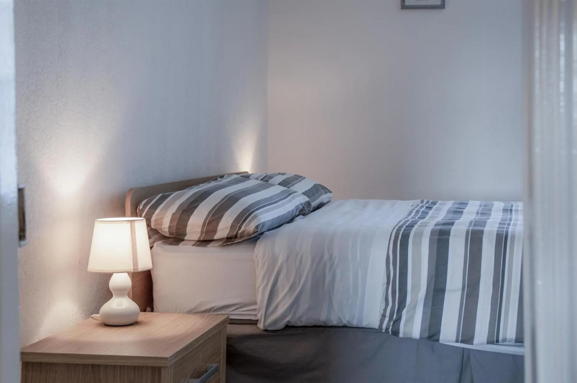 Floor plan, Bed in Dragons Den - 2 Bedroom Apartment - Tenby