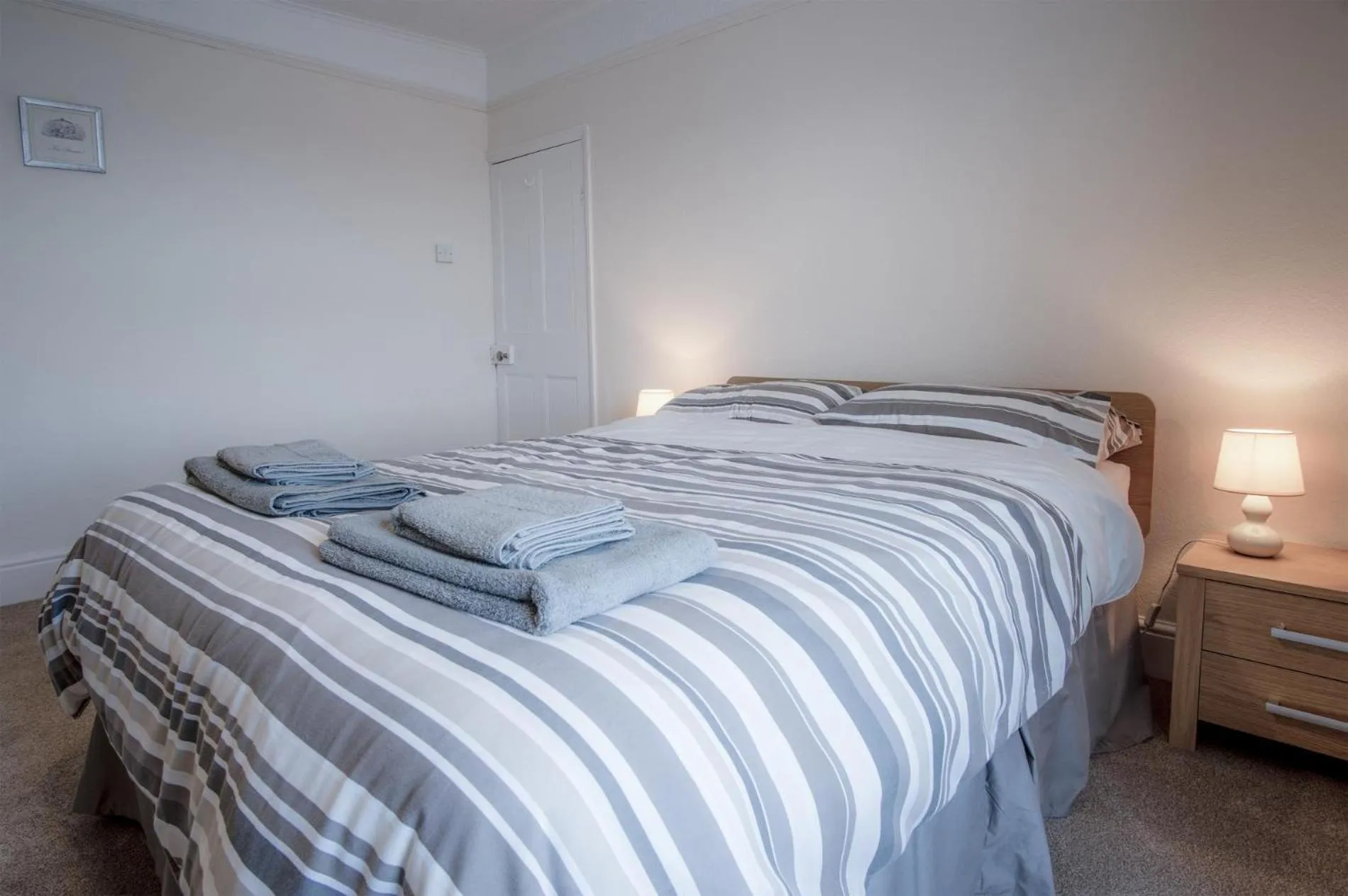 Floor plan, Bed in Dragons Den - 2 Bedroom Apartment - Tenby