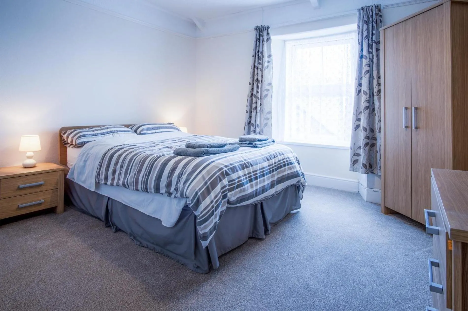 Floor plan, Bed in Dragons Den - 2 Bedroom Apartment - Tenby
