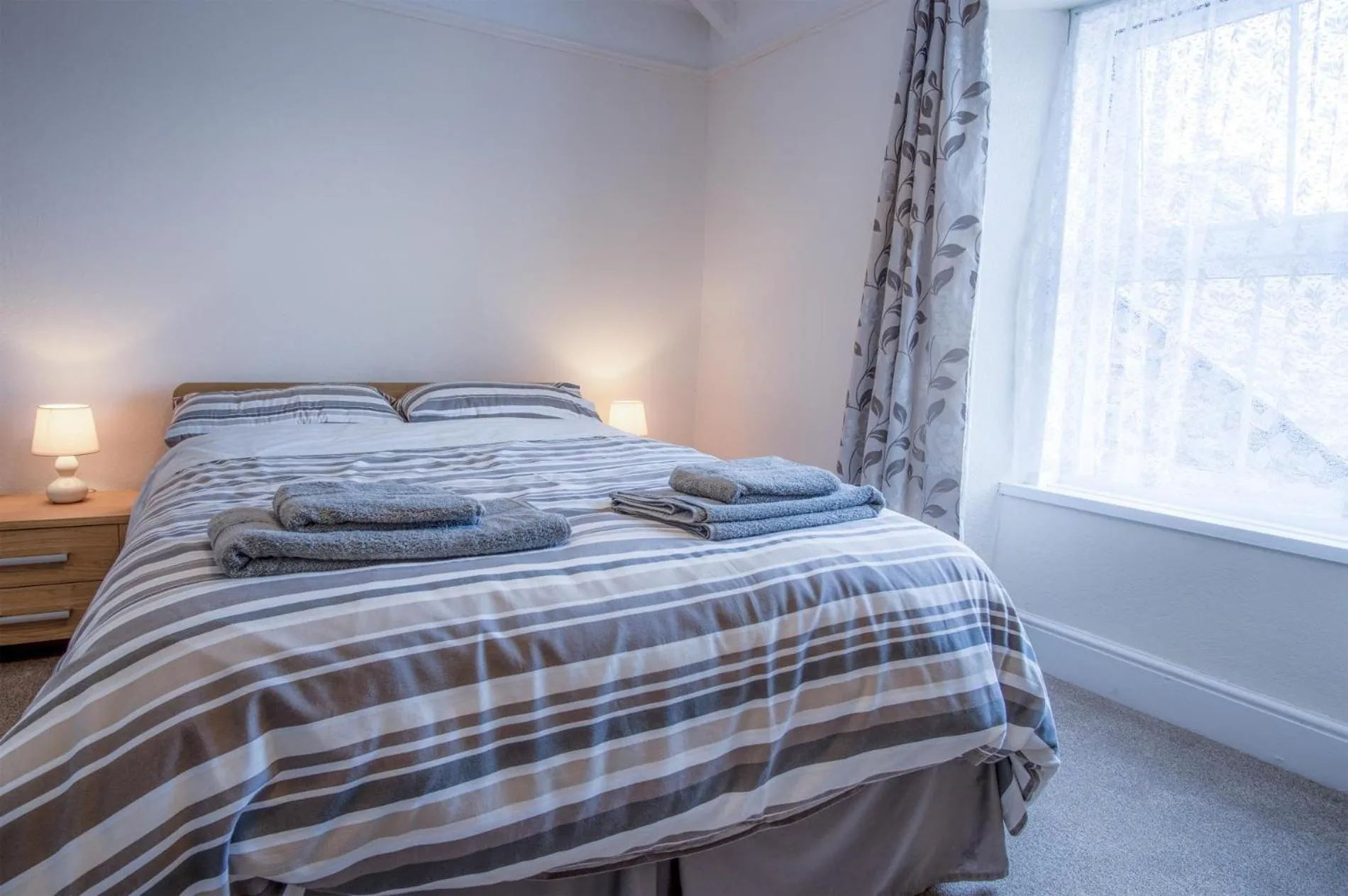 Floor plan, Bed in Dragons Den - 2 Bedroom Apartment - Tenby