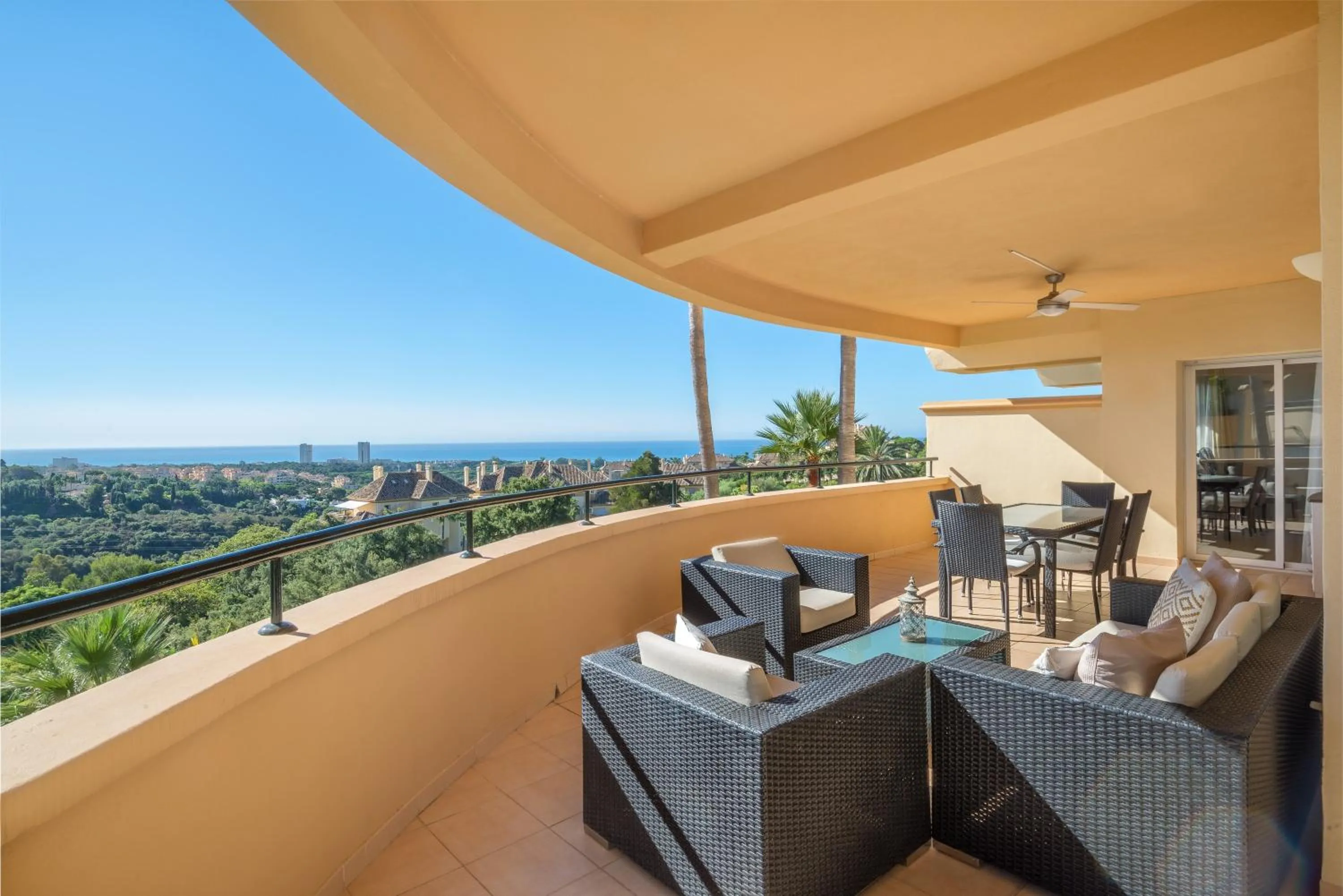 Three-Bedroom Apartment with Water View in Elveria Hills excellent views