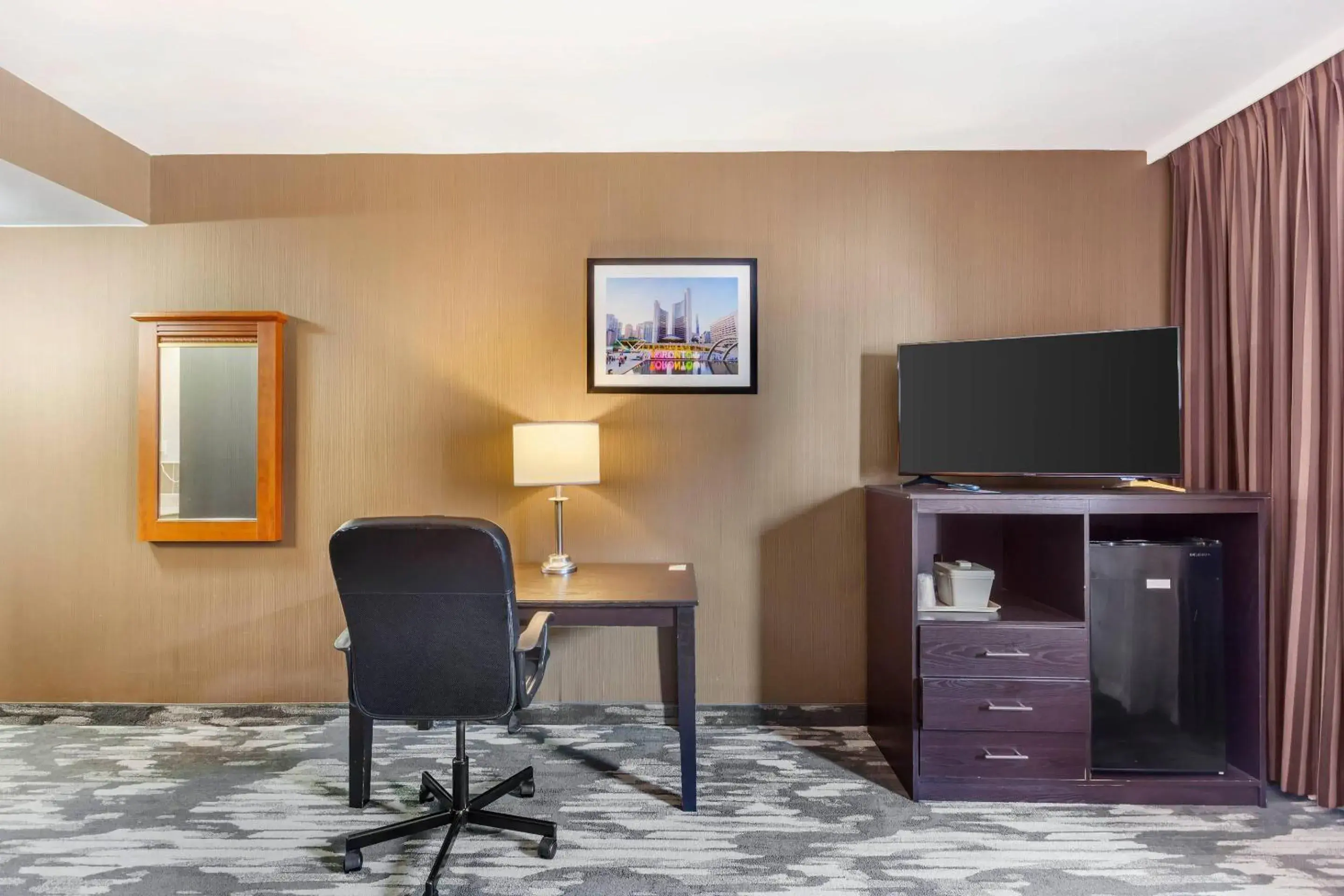 Bedroom in Quality Inn Toronto Airport Bedroom in Quality Inn Toronto Airport