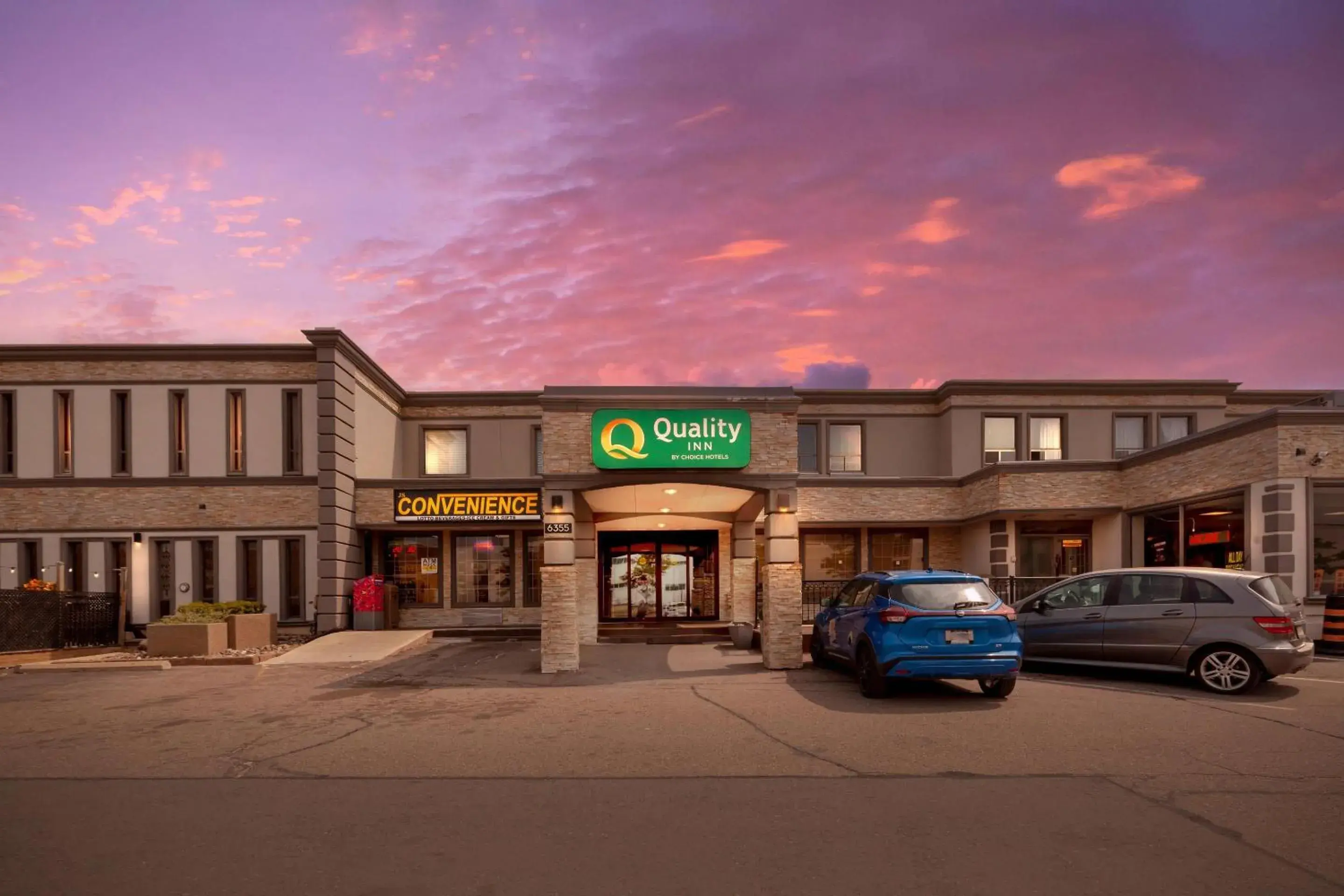 Property building in Quality Inn Toronto Airport Property building in Quality Inn Toronto Airport