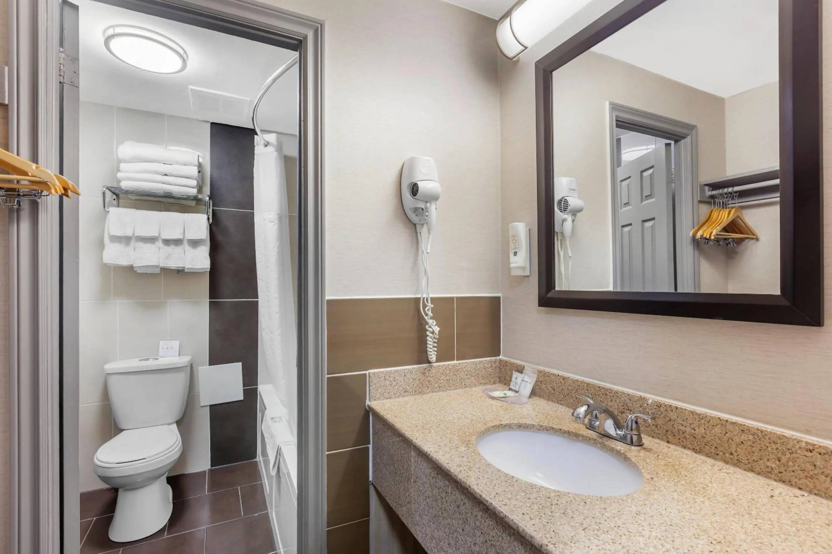 Bedroom in Quality Inn Toronto Airport