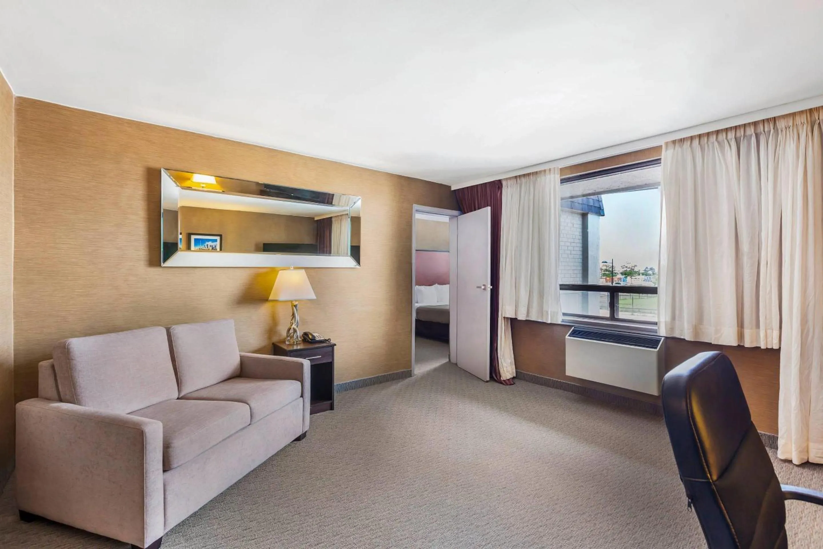 Bedroom in Quality Inn Toronto Airport