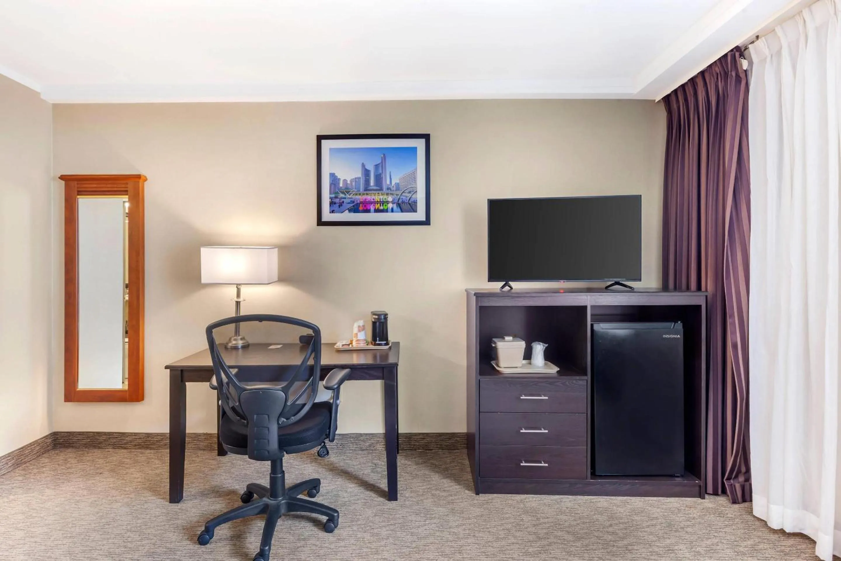 Bedroom in Quality Inn Toronto Airport