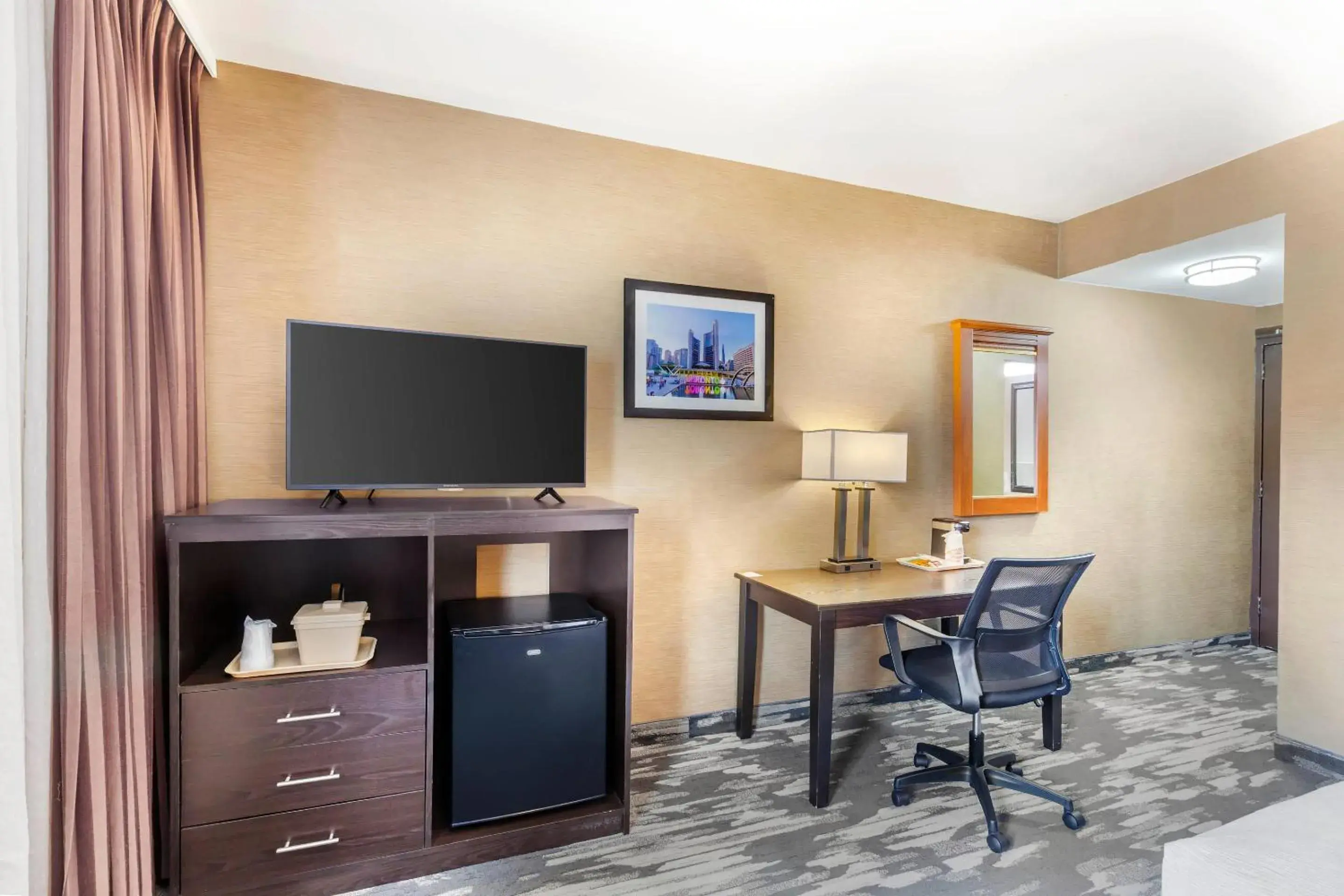 Bedroom in Quality Inn Toronto Airport Bedroom in Quality Inn Toronto Airport