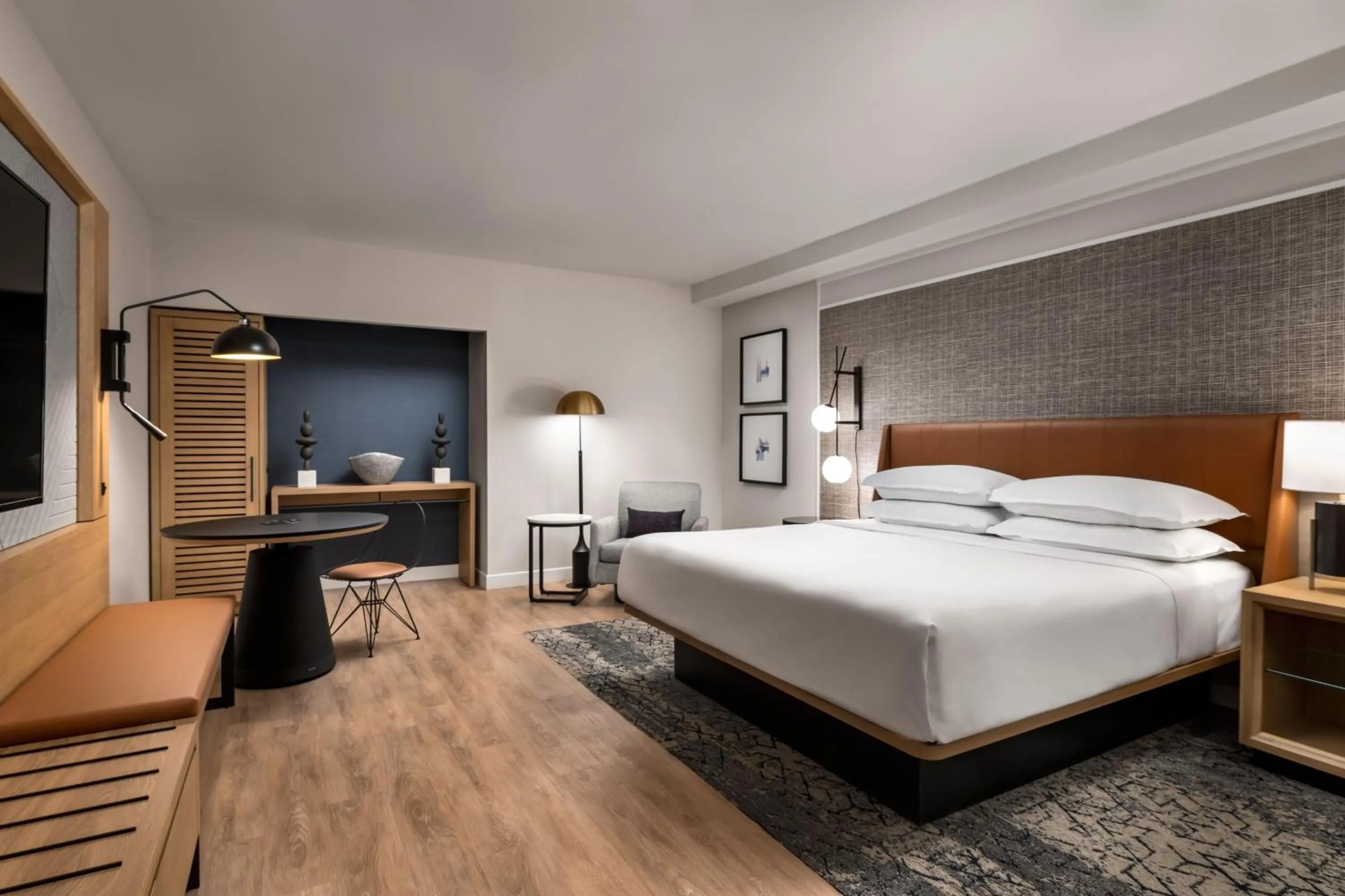 Photo of the whole room, Bed in Sheraton Gateway Hotel in Toronto International Airport