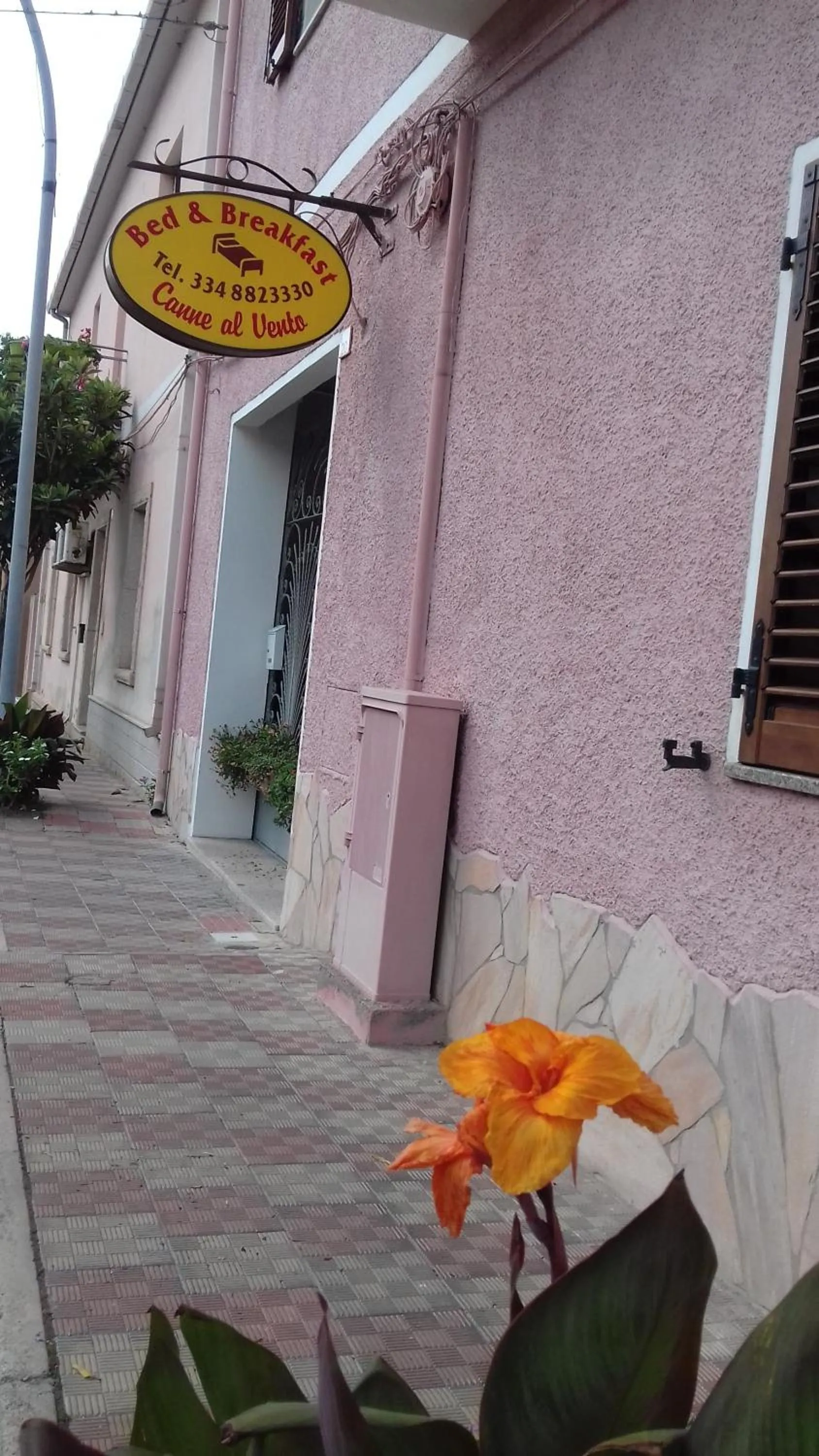 Facade/entrance in Canne Al Vento