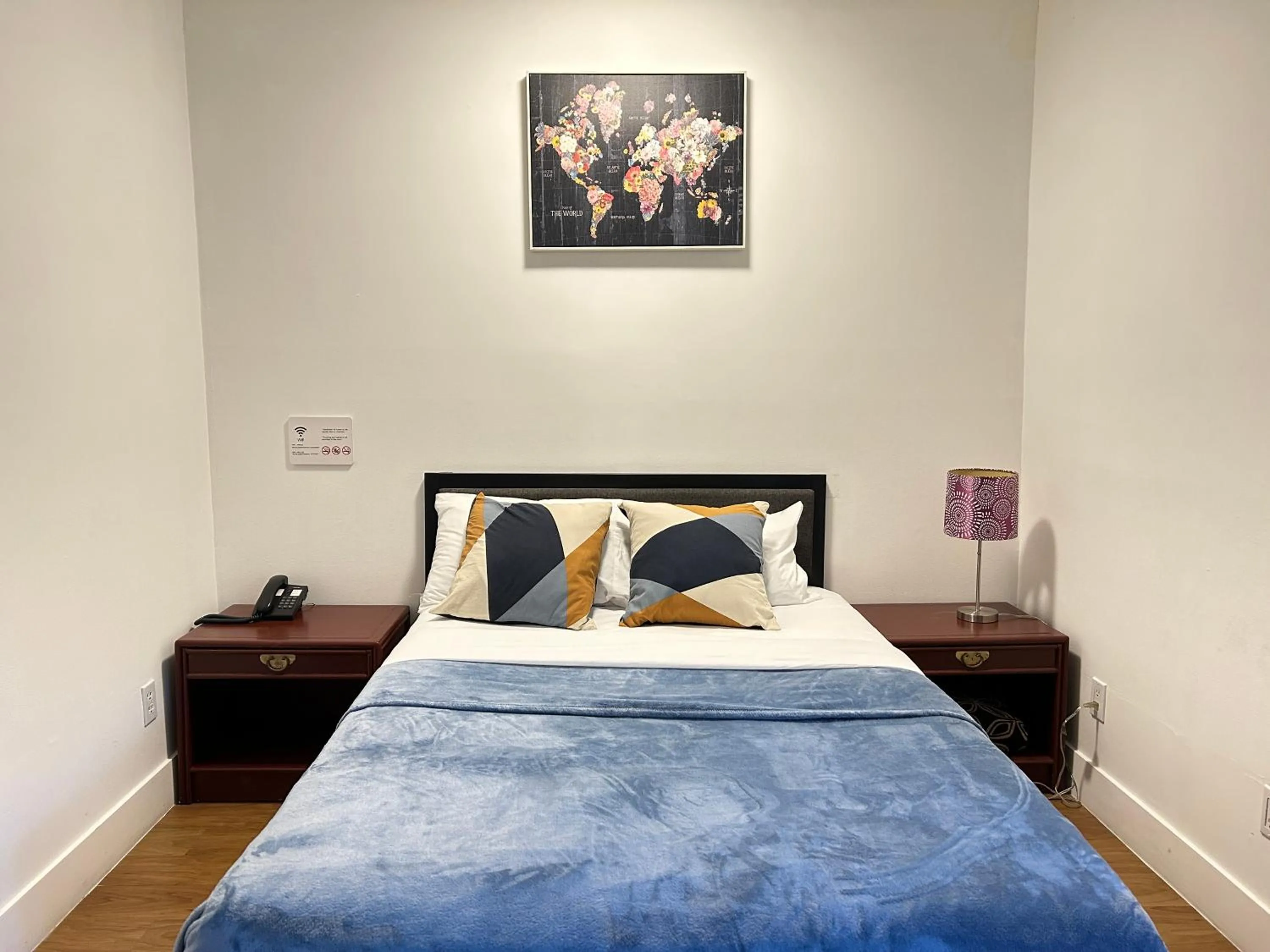 Bed in Hotel La Residence du Voyageur