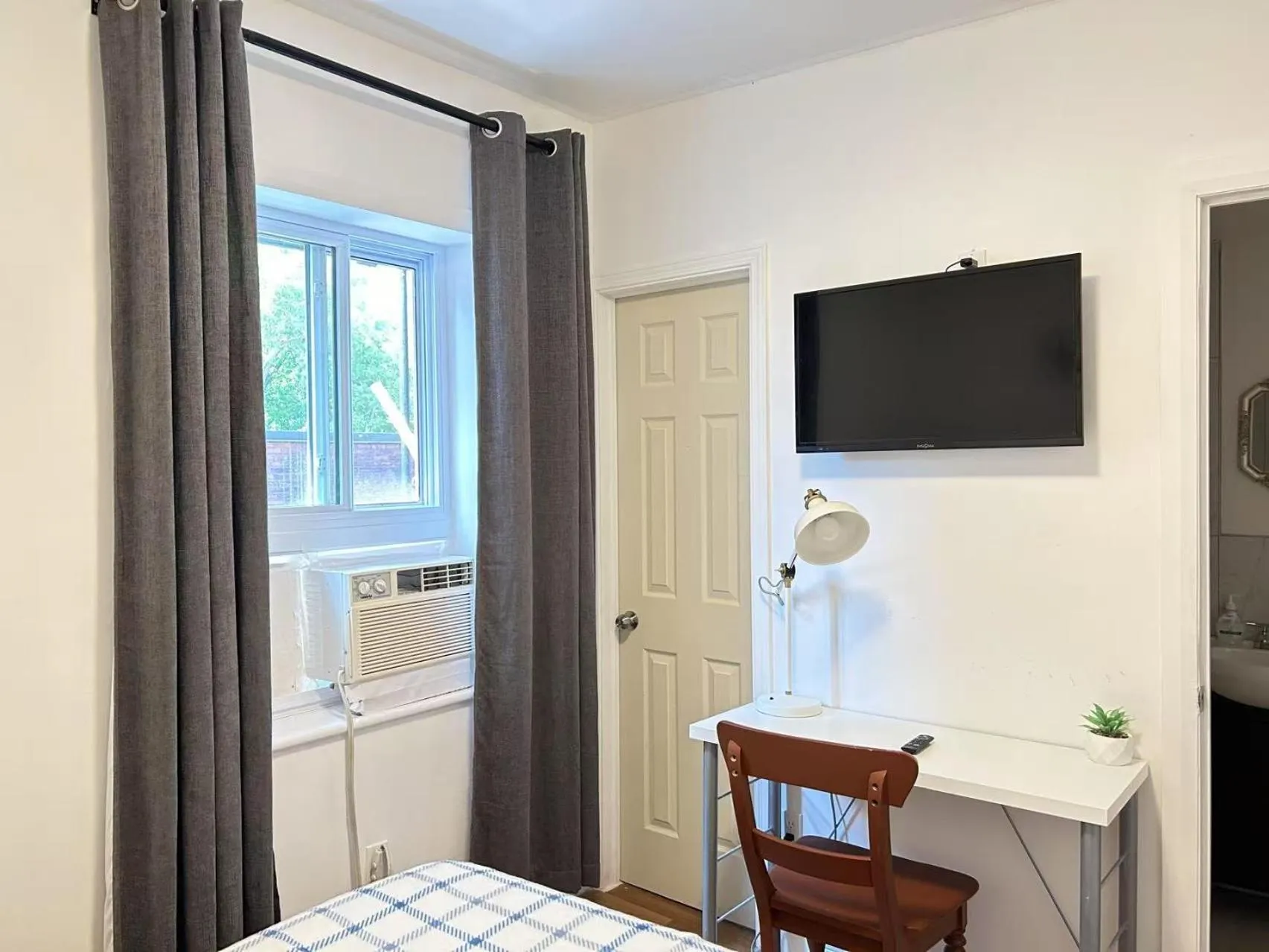 Bed in Hotel La Residence du Voyageur