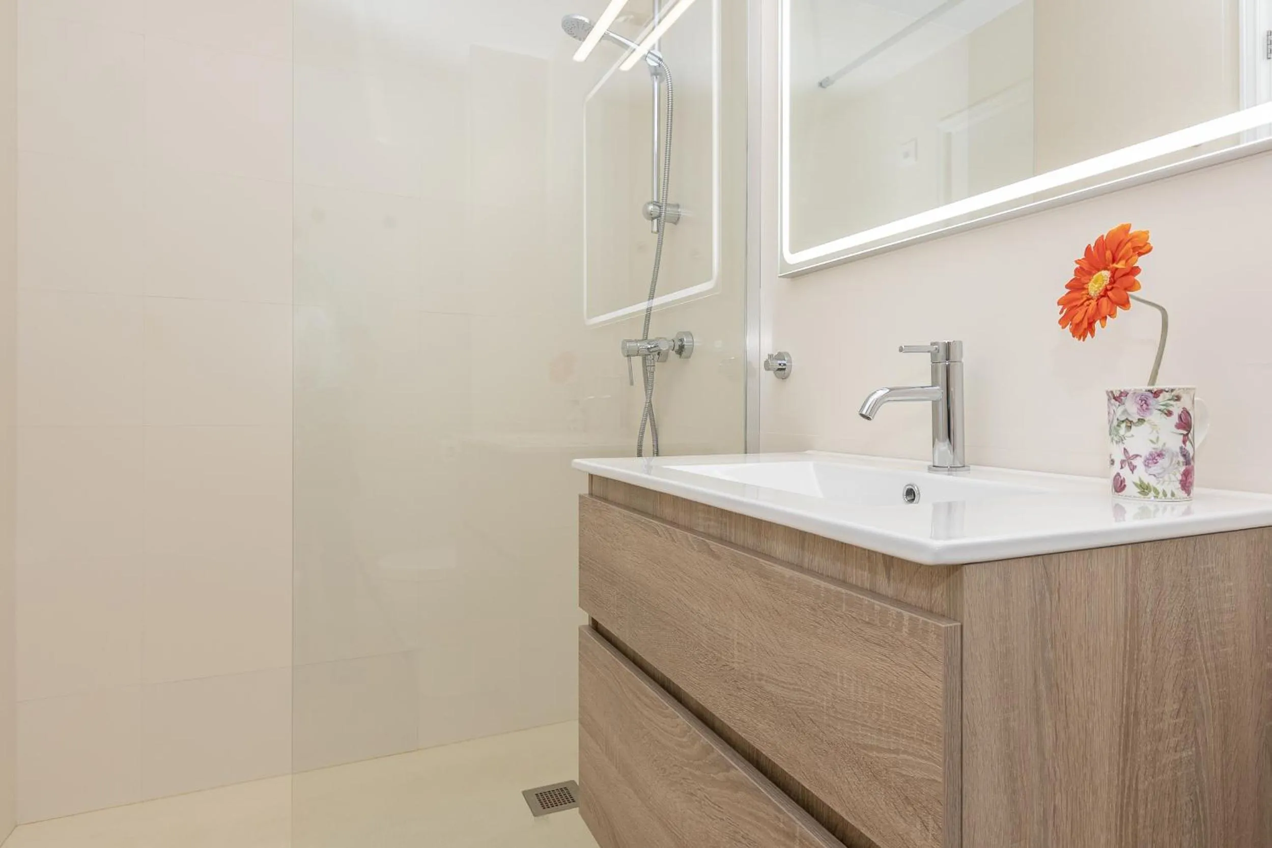 Bathroom in Apartment Almirall in Puerto Pollensa By homevillas360