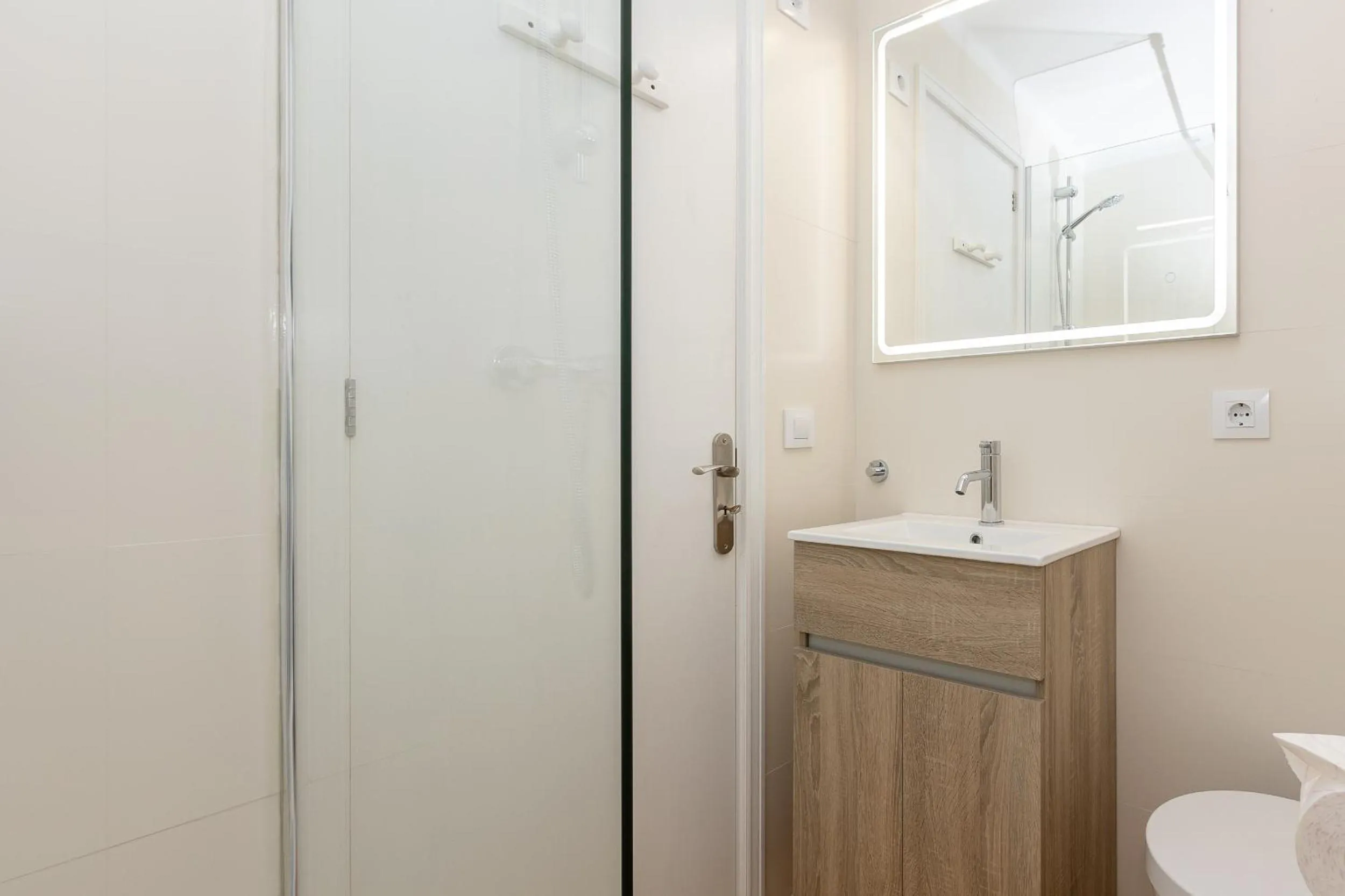 Bathroom in Apartment Almirall in Puerto Pollensa By homevillas360