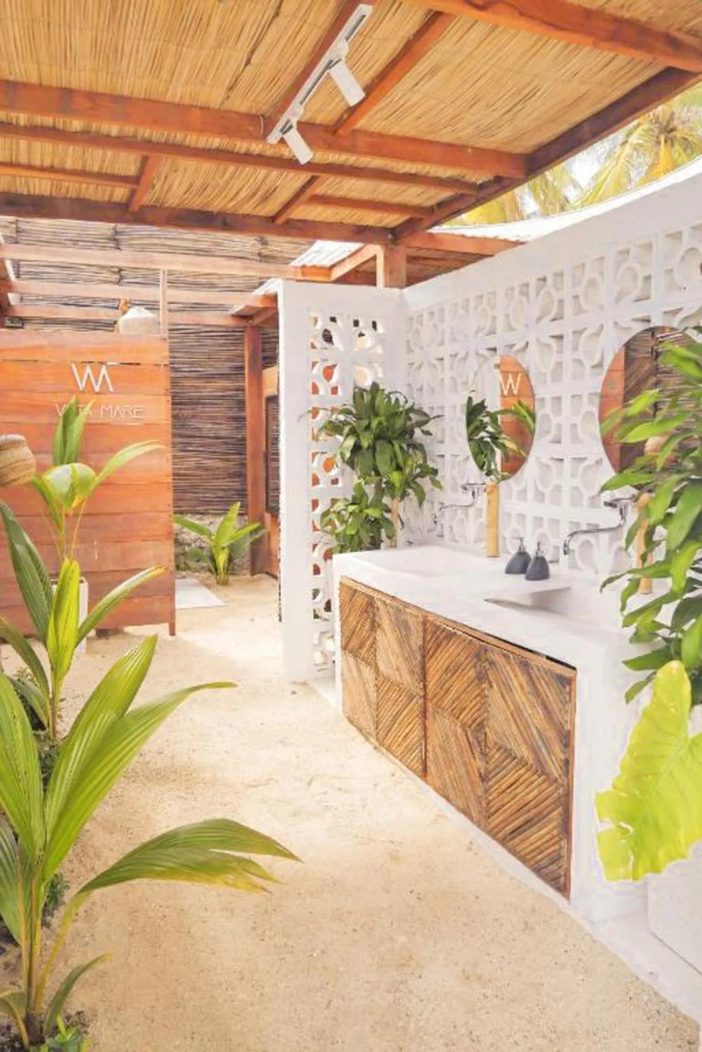 Public Bath in Vista Mare Beach House