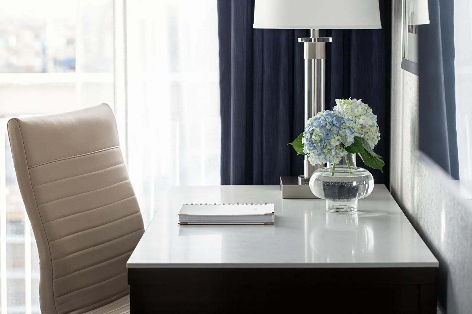 Seating area in Chelsea Hotel Toronto