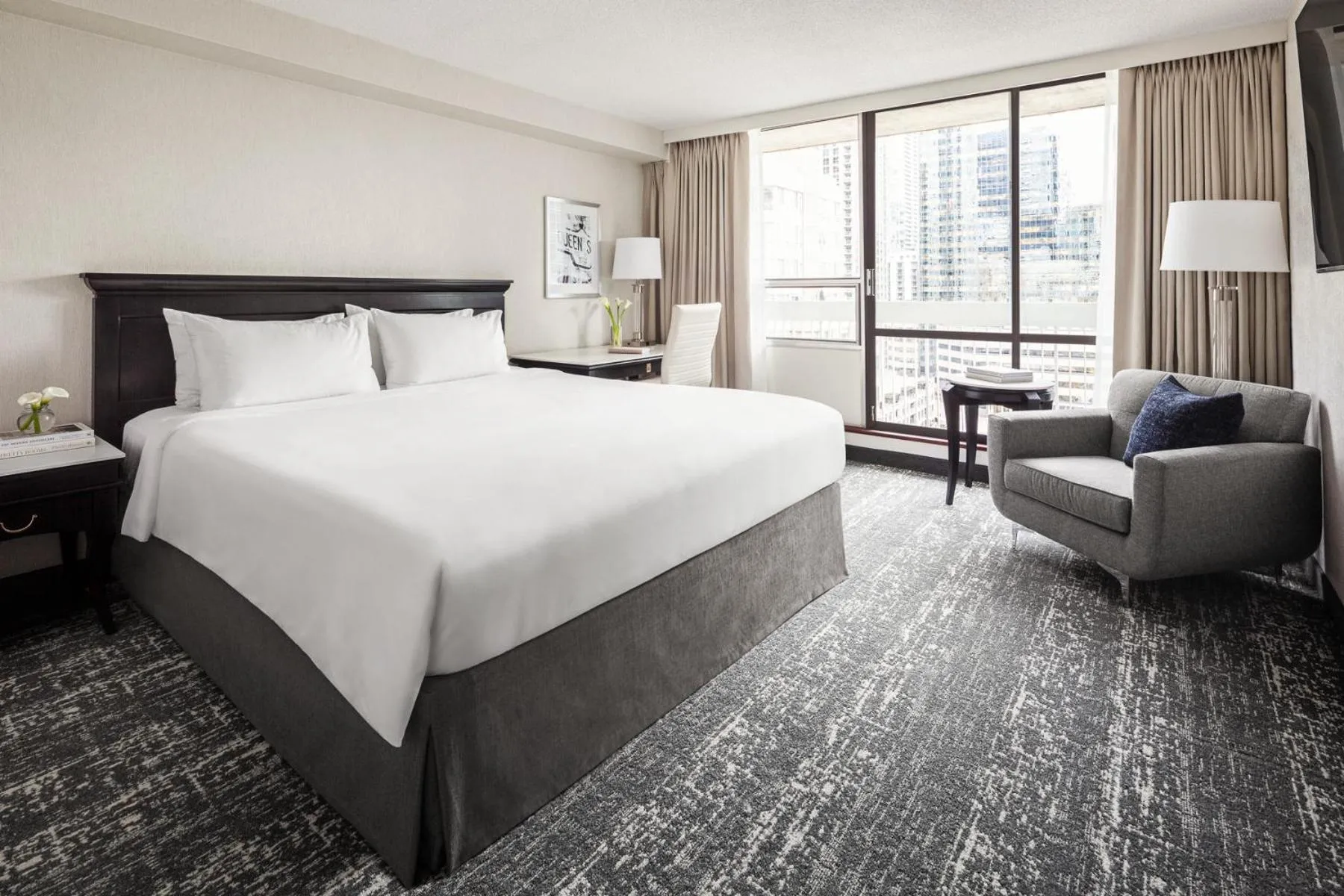 Bed in Chelsea Hotel Toronto