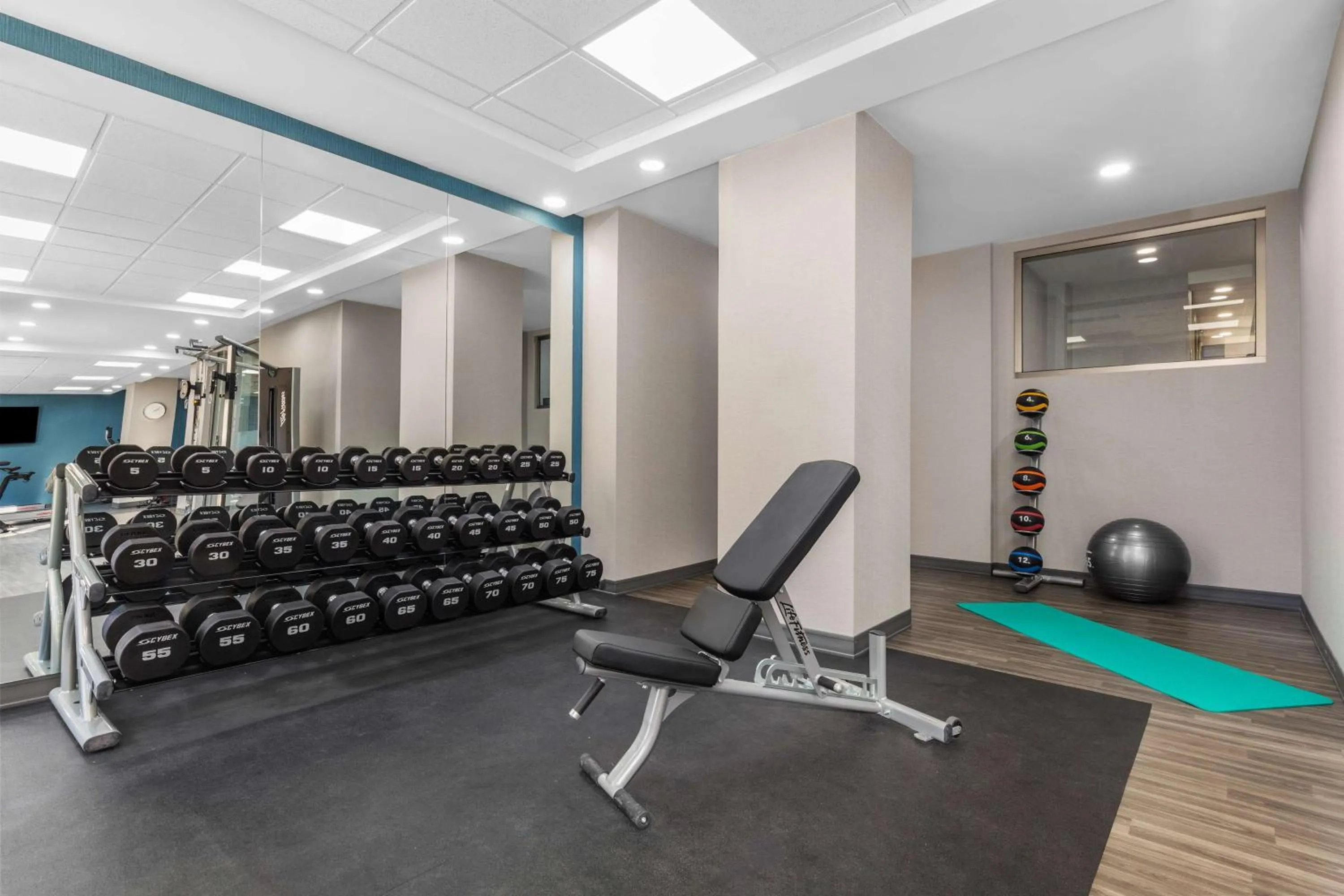 Fitness centre/facilities in Hampton Inn & Suites by Hilton Toronto Downtown
