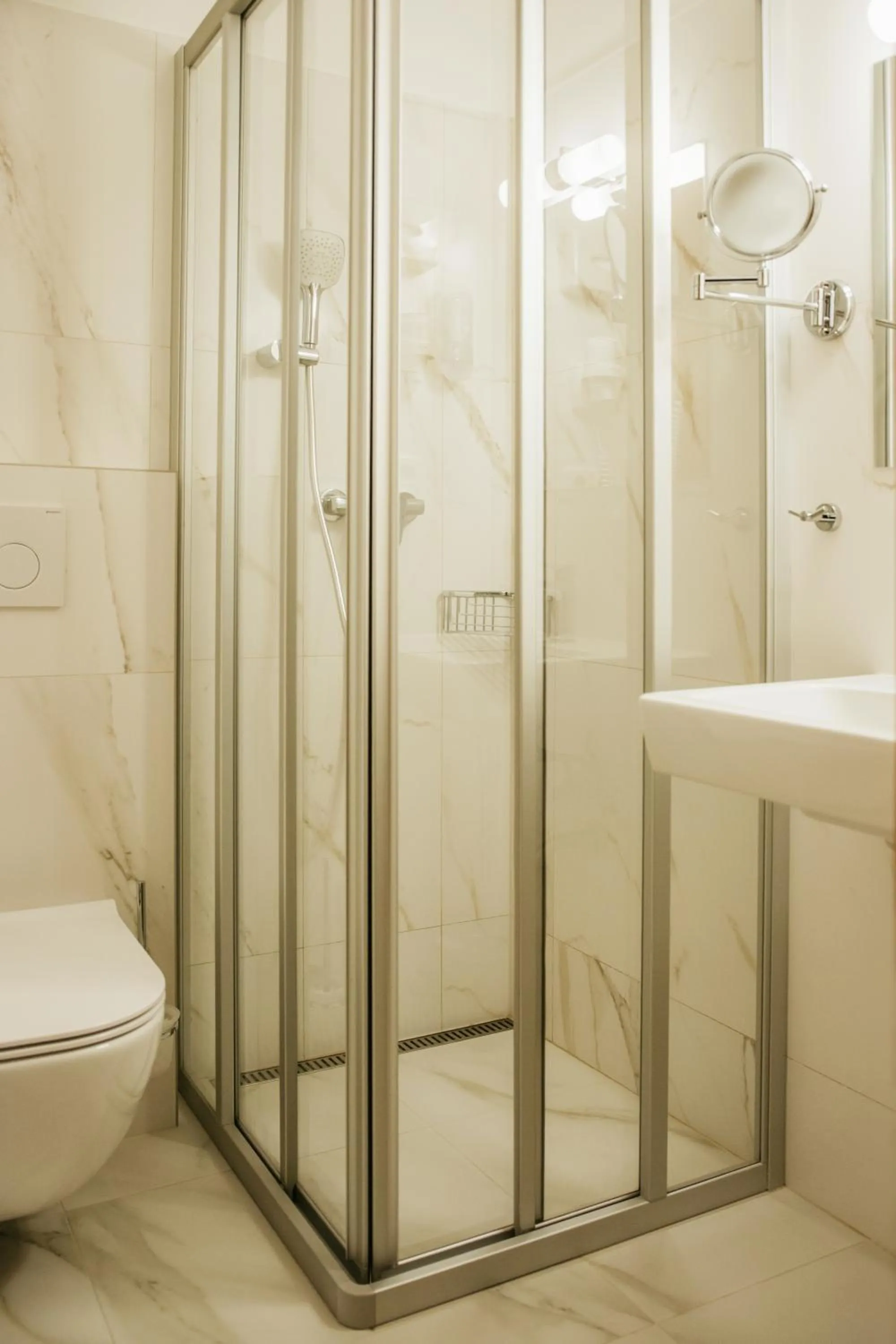 Shower in Pension Baranekhof - accommodation in nature - Baranek Resorts