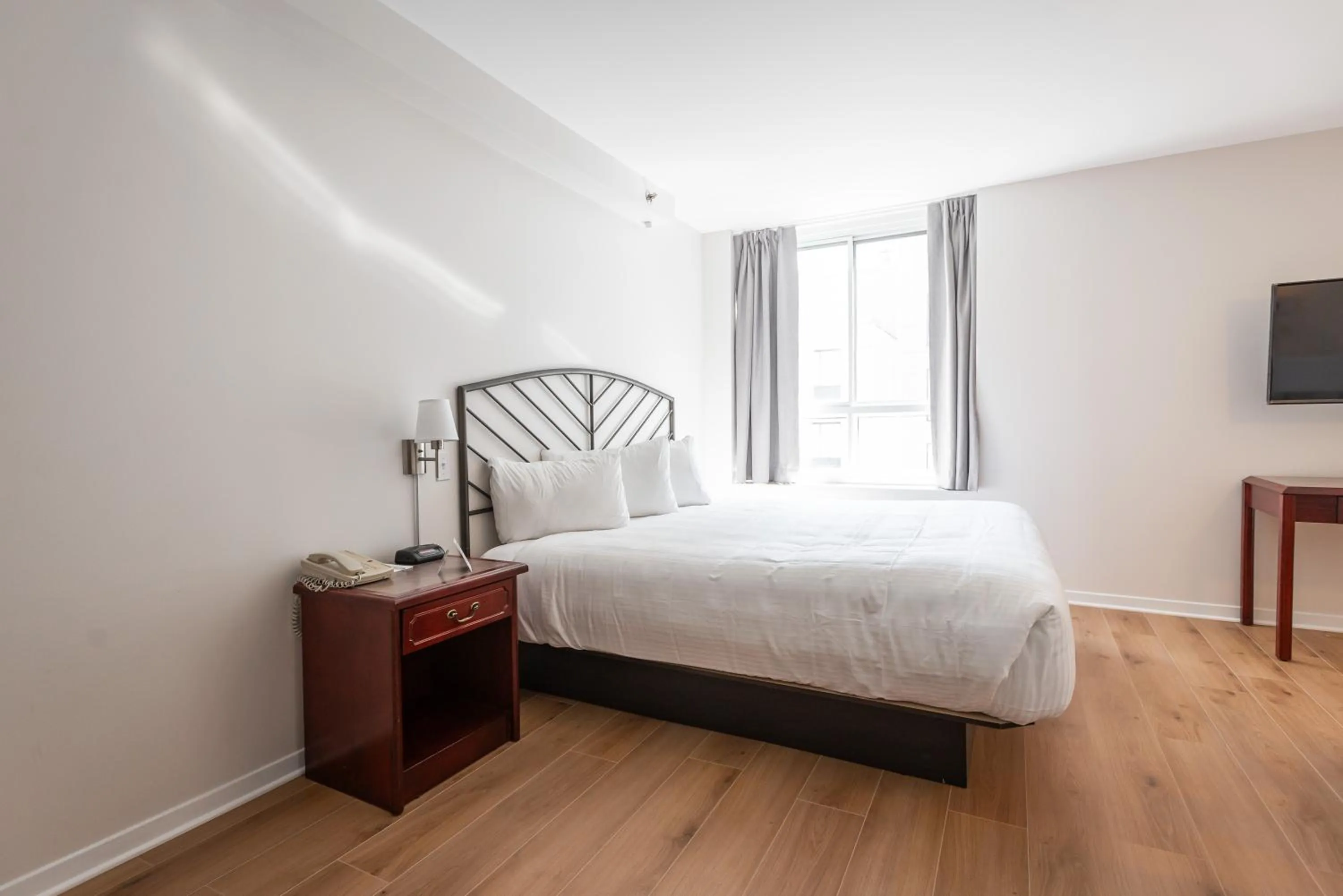 Bed in Hotel les Suites Labelle