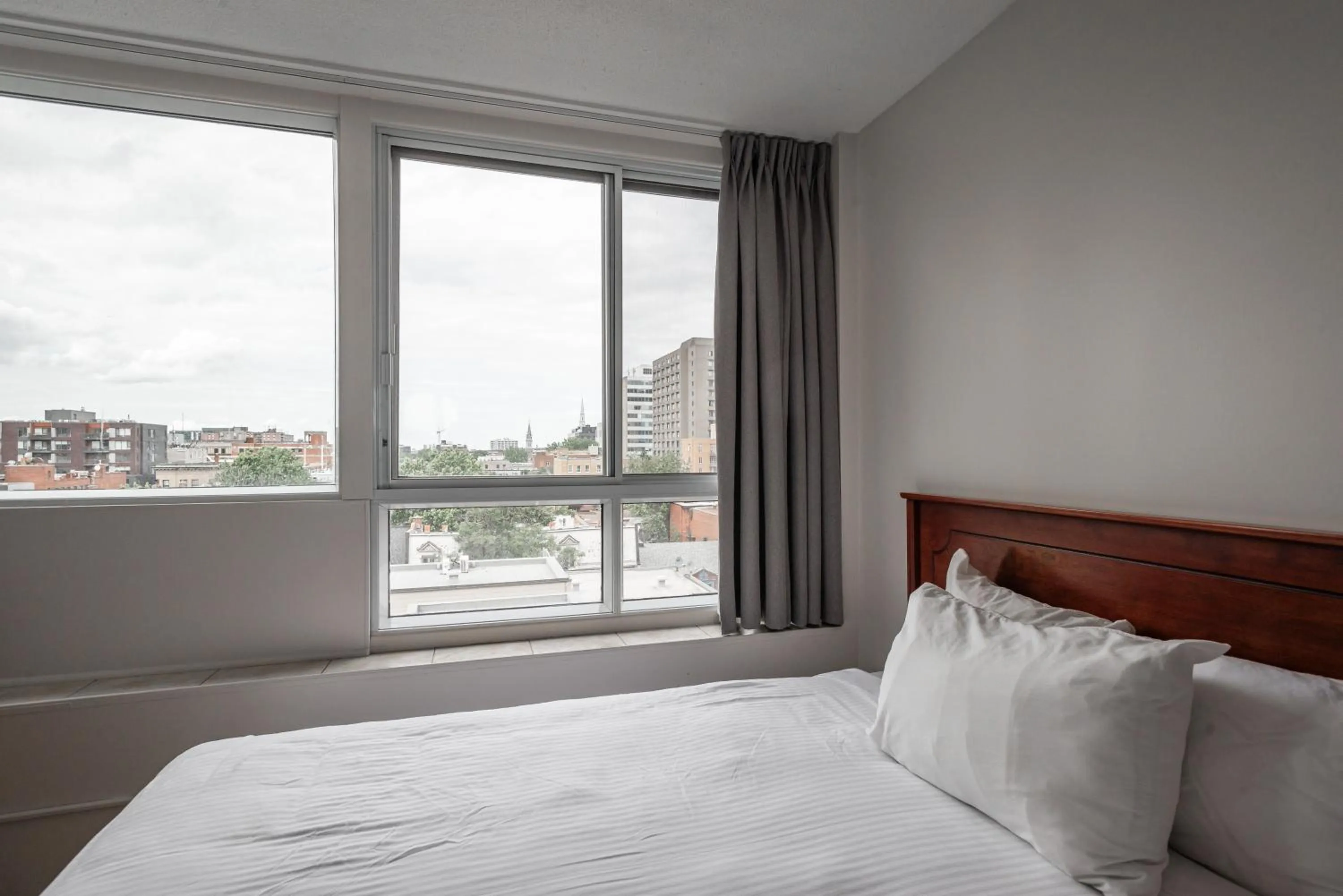 City view, Bed in Hotel les Suites Labelle