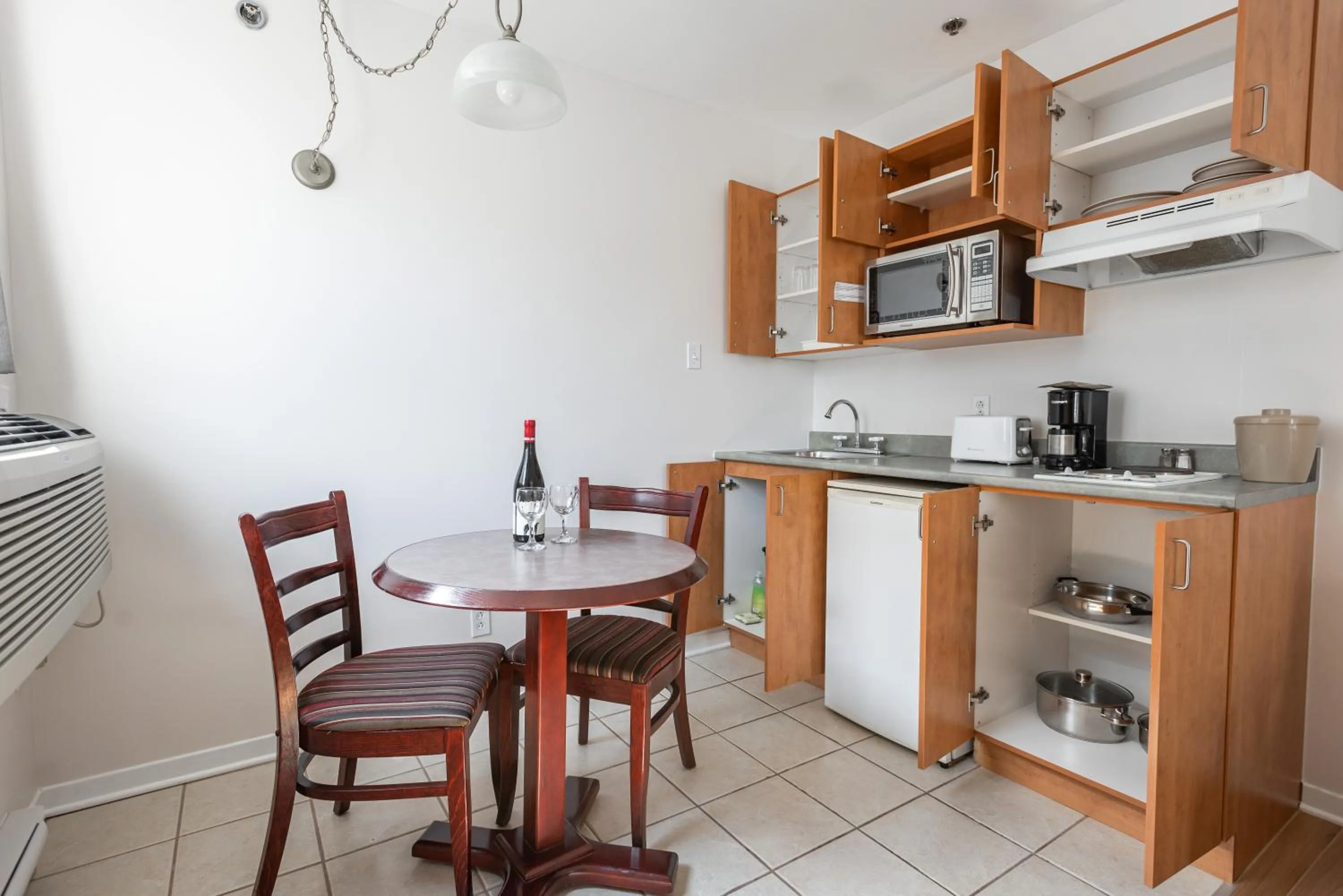 Kitchen or kitchenette in Hotel les Suites Labelle