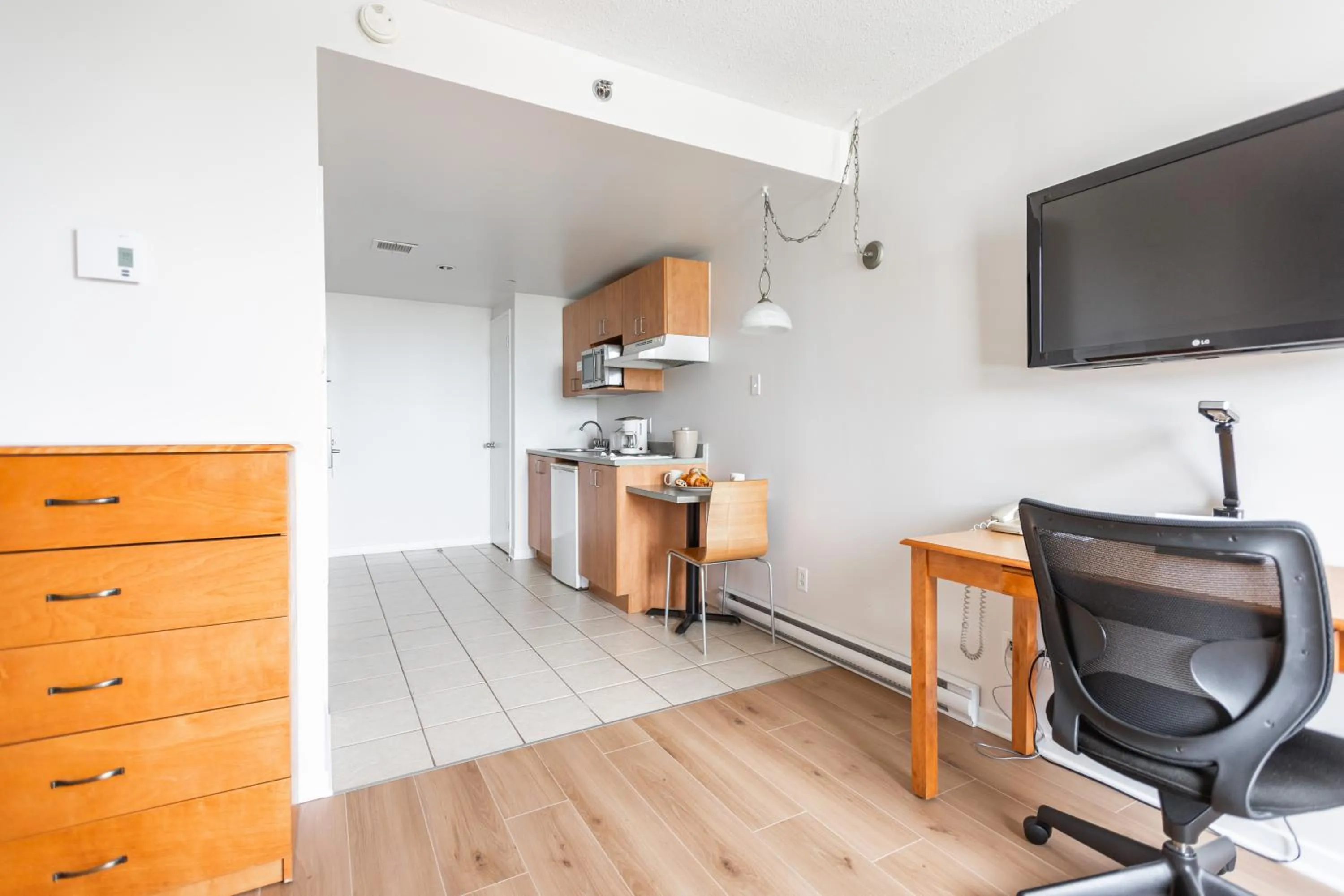 TV and multimedia in Hotel les Suites Labelle