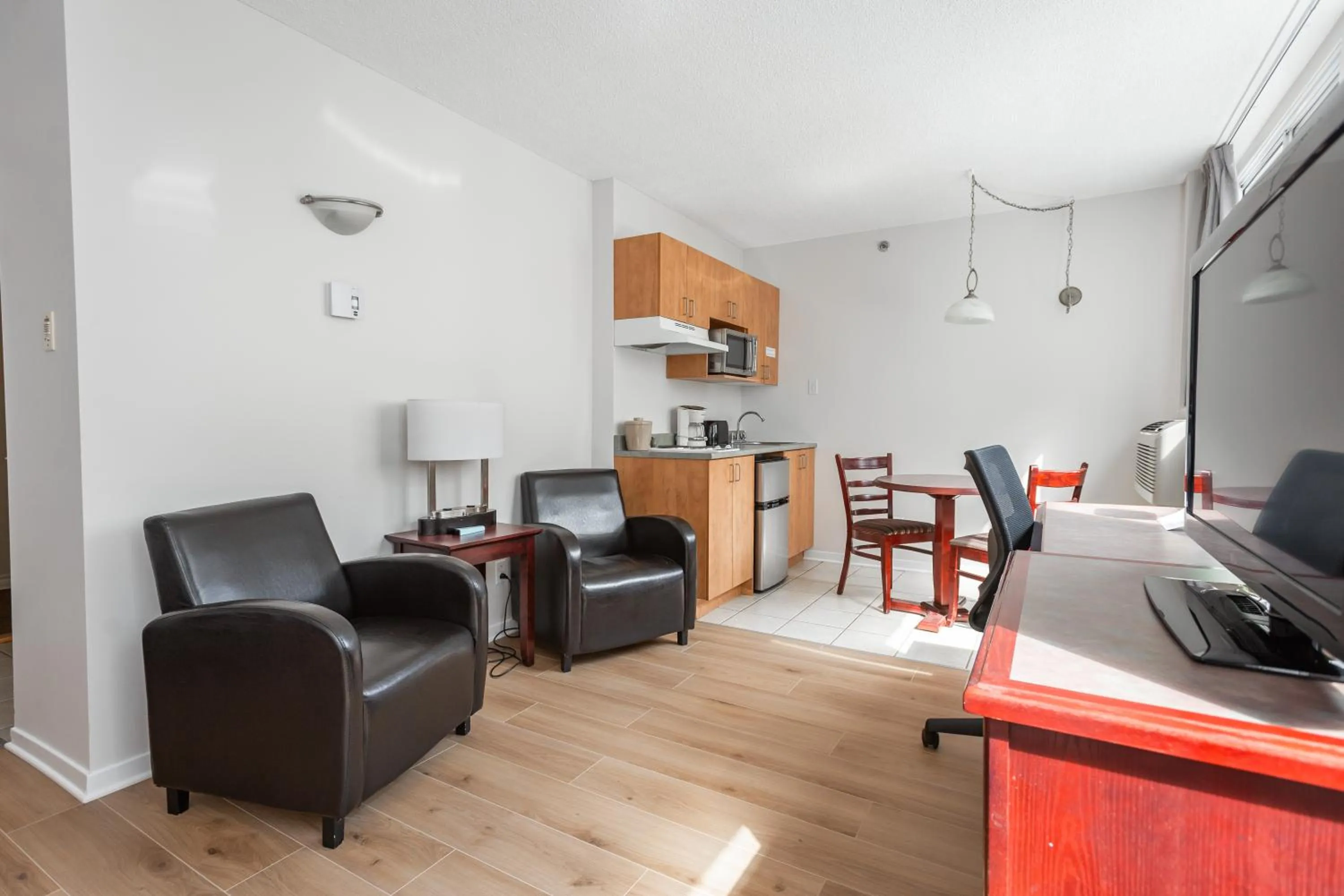 TV and multimedia in Hotel les Suites Labelle