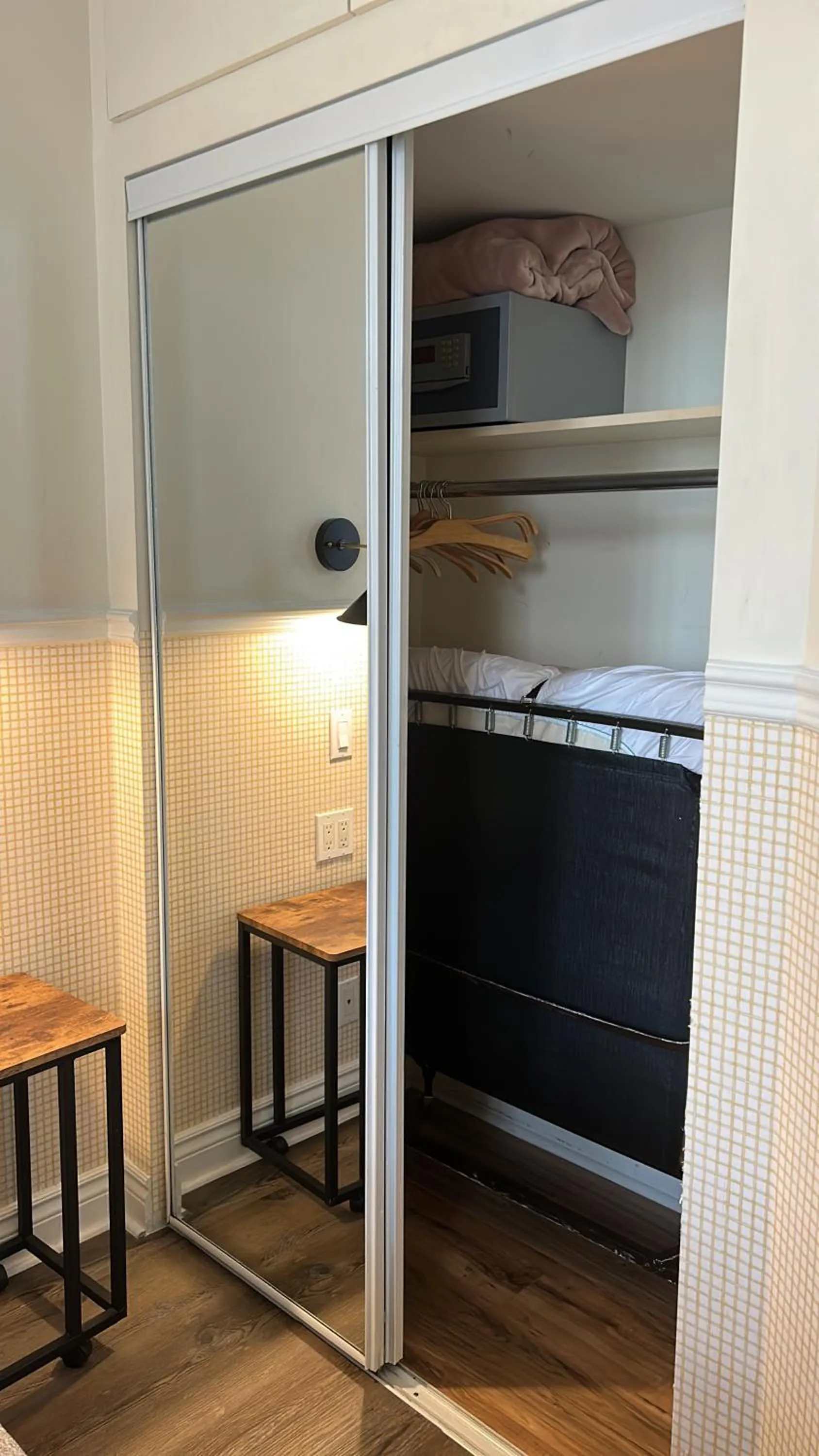 wardrobe in Parc Suites Hotel